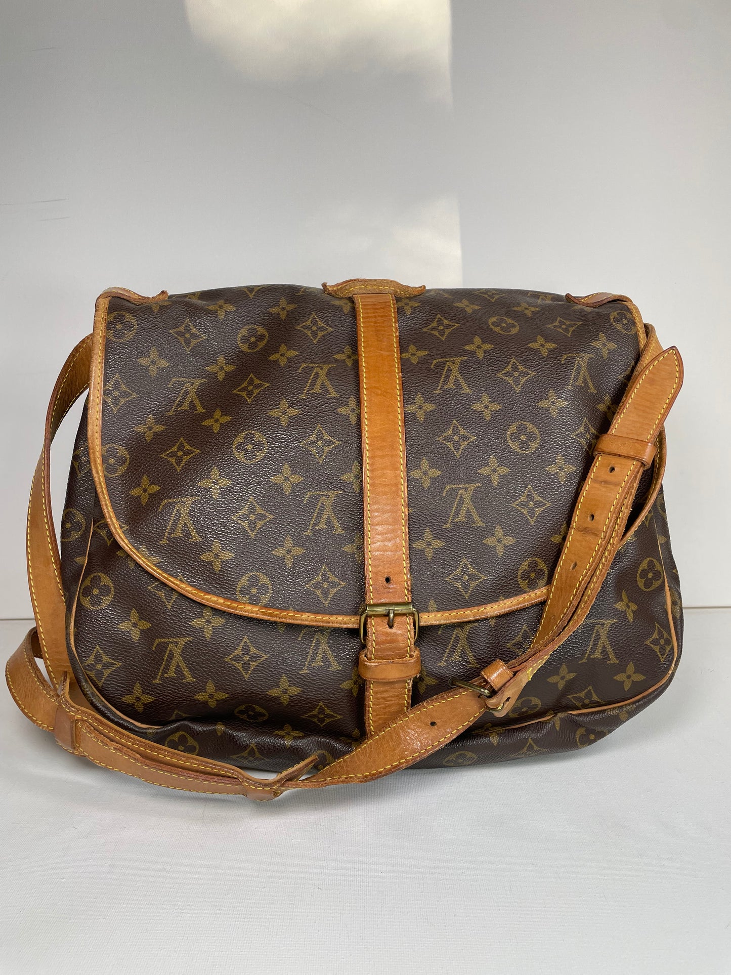 Preloved Vintage Louis Vuitton Saumur 35 Messenger Bag, large