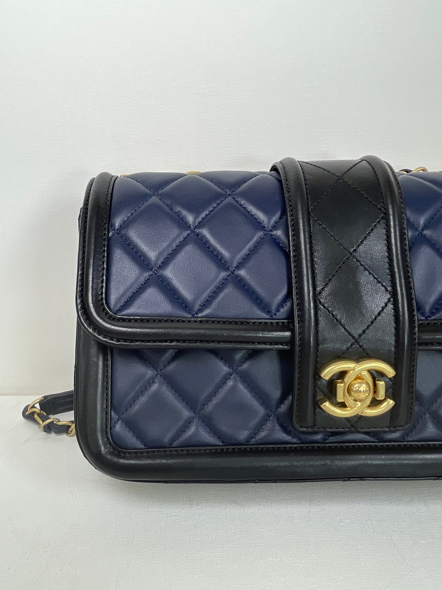 Preloved Chanel Lambskin Quilted Elegant CC Flap, Medium