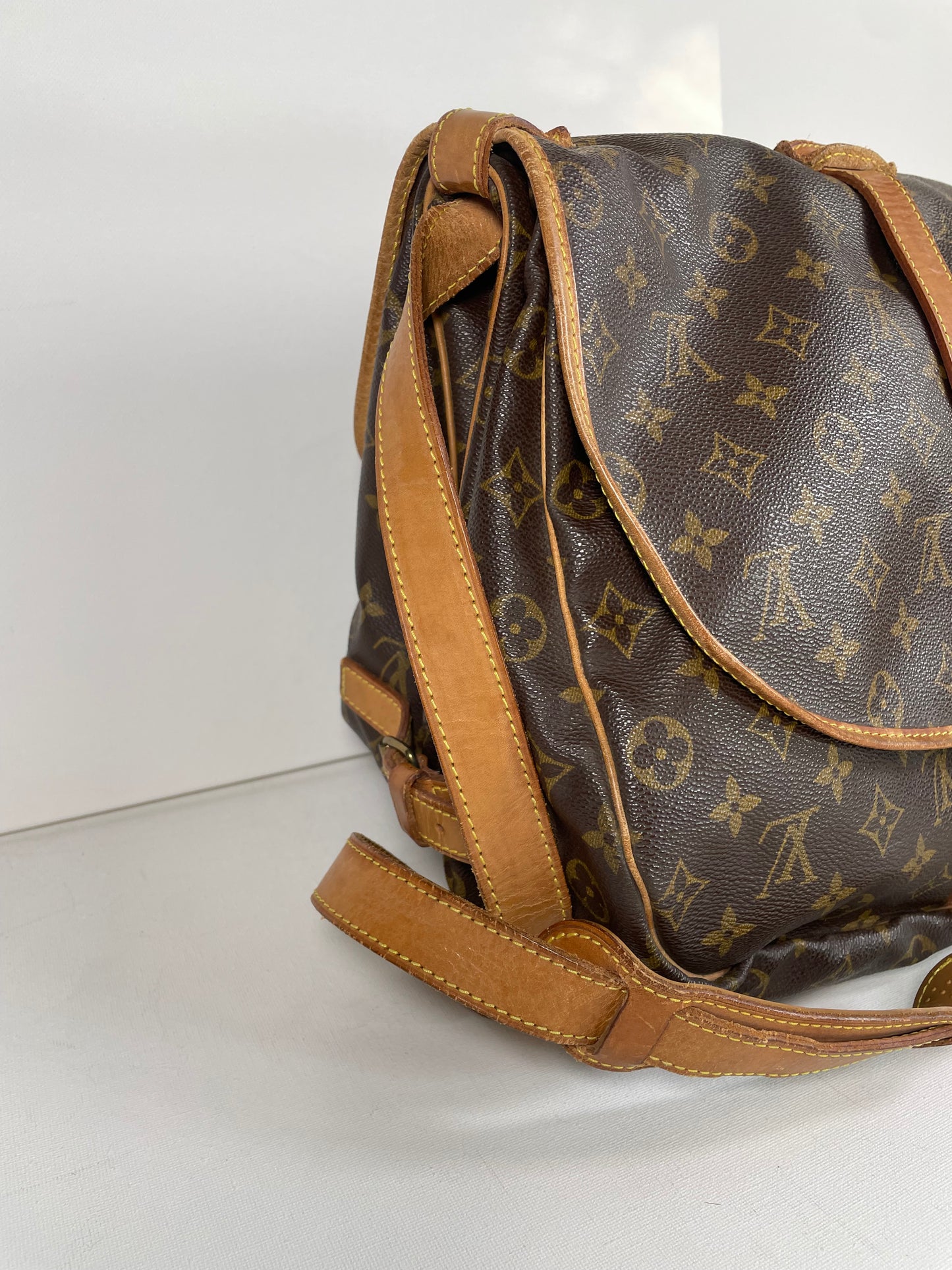 Preloved Vintage Louis Vuitton Saumur 35 Messenger Bag, large