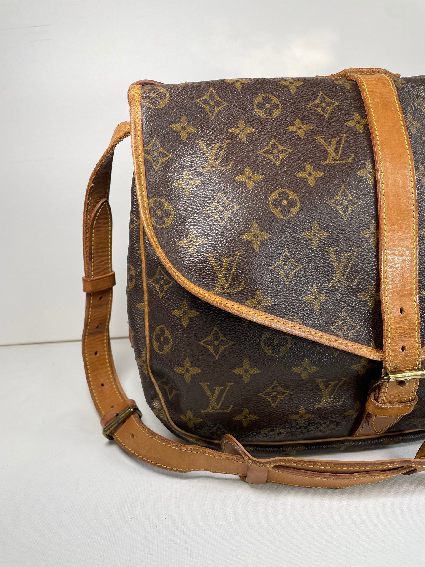 Preloved Vintage Louis Vuitton Saumur 35 Messenger Bag, large