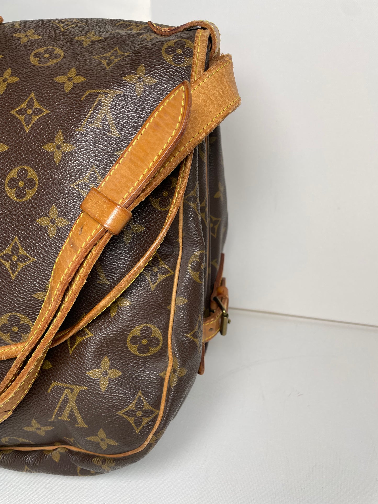 Preloved Vintage Louis Vuitton Saumur 35 Messenger Bag, large