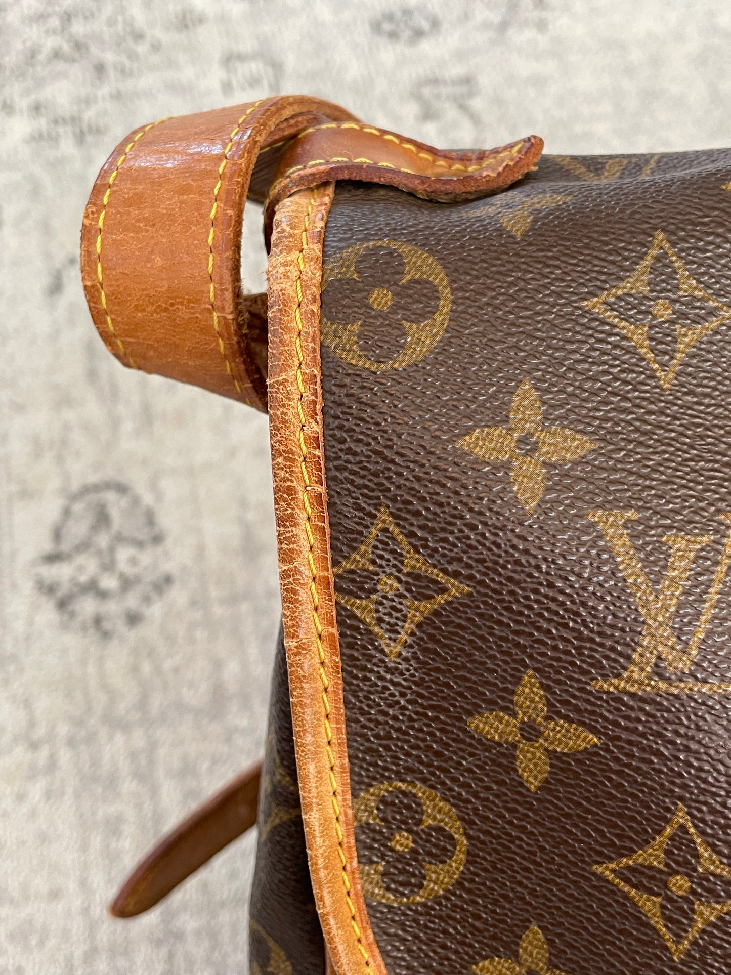 Preloved Vintage Louis Vuitton Saumur 35 Messenger Bag, large