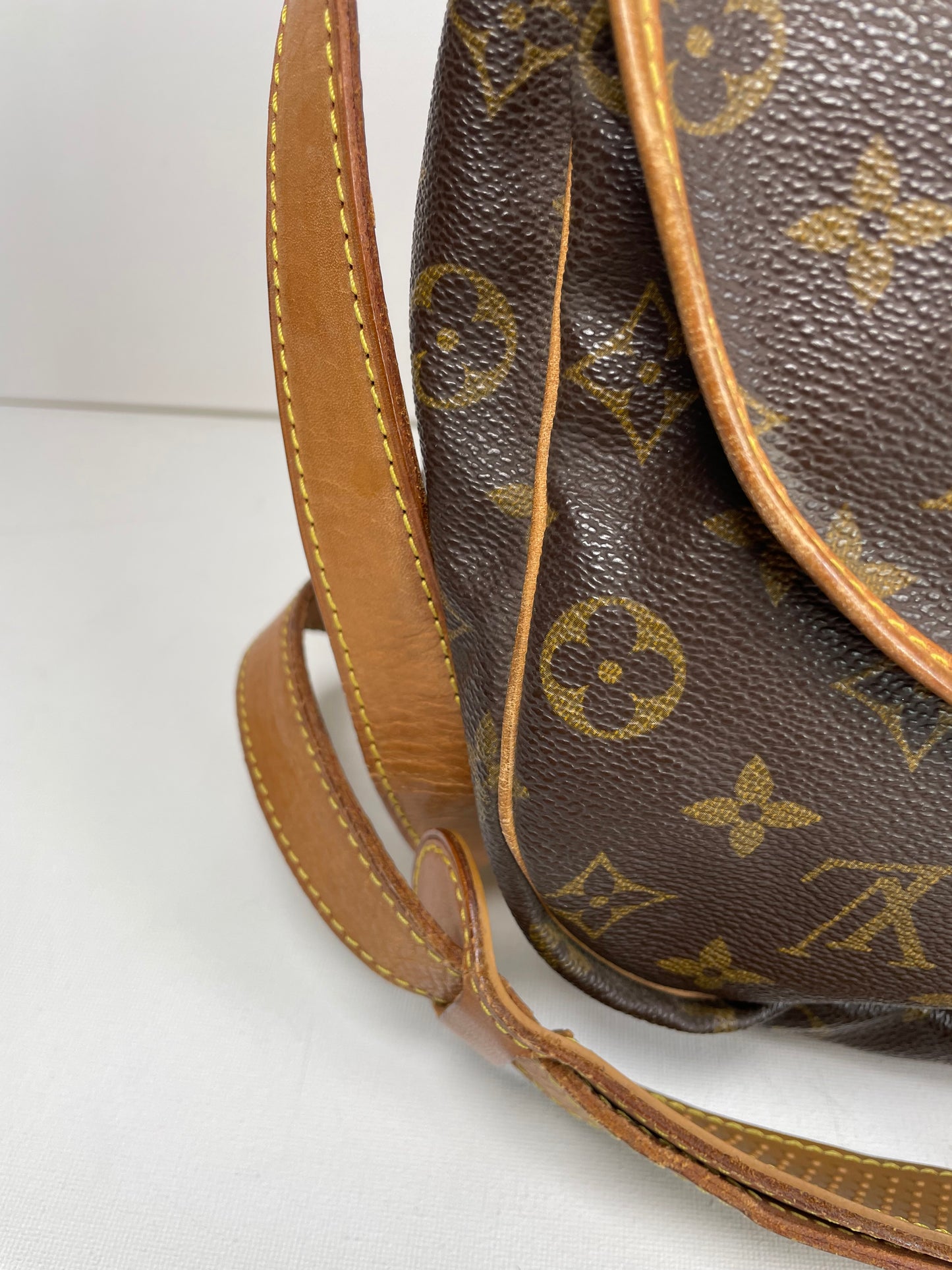 Preloved Vintage Louis Vuitton Saumur 35 Messenger Bag, large