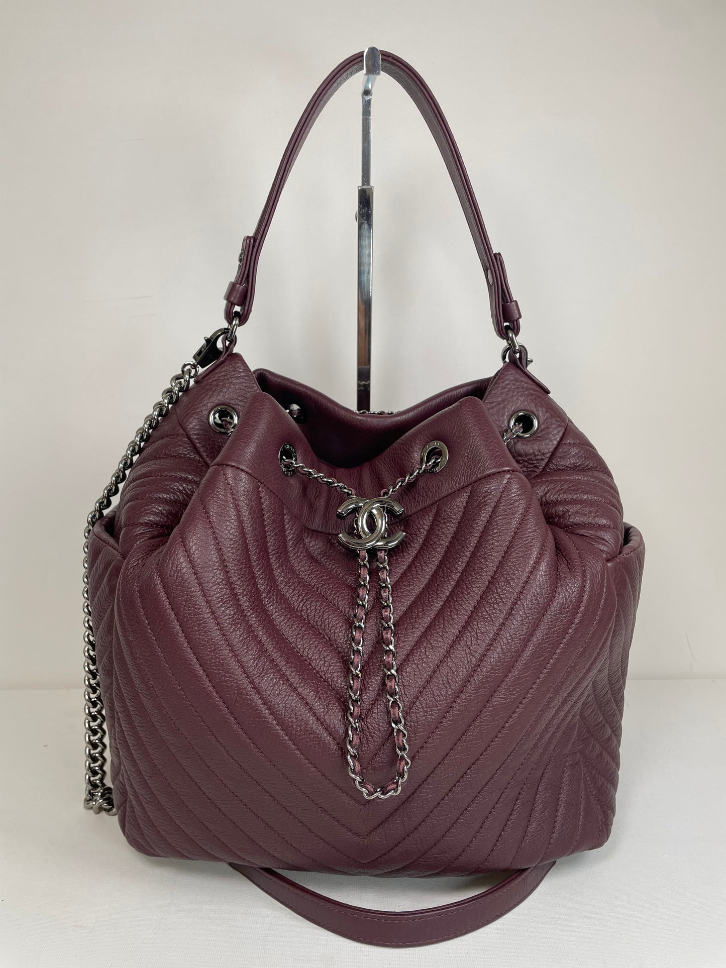 Preloved Chanel CC Gabriel Chevron Bucket Bag, Large