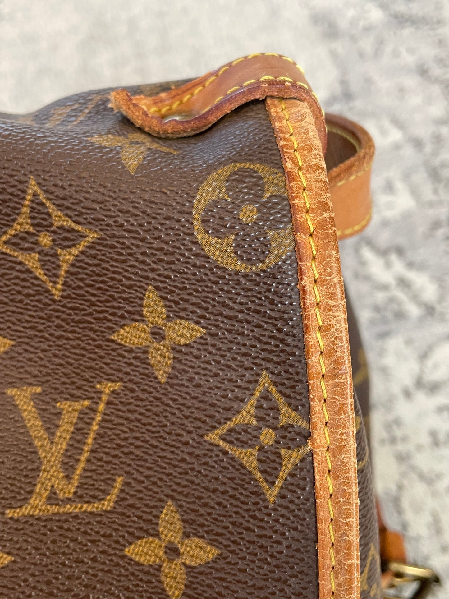 Preloved Vintage Louis Vuitton Saumur 35 Messenger Bag, large
