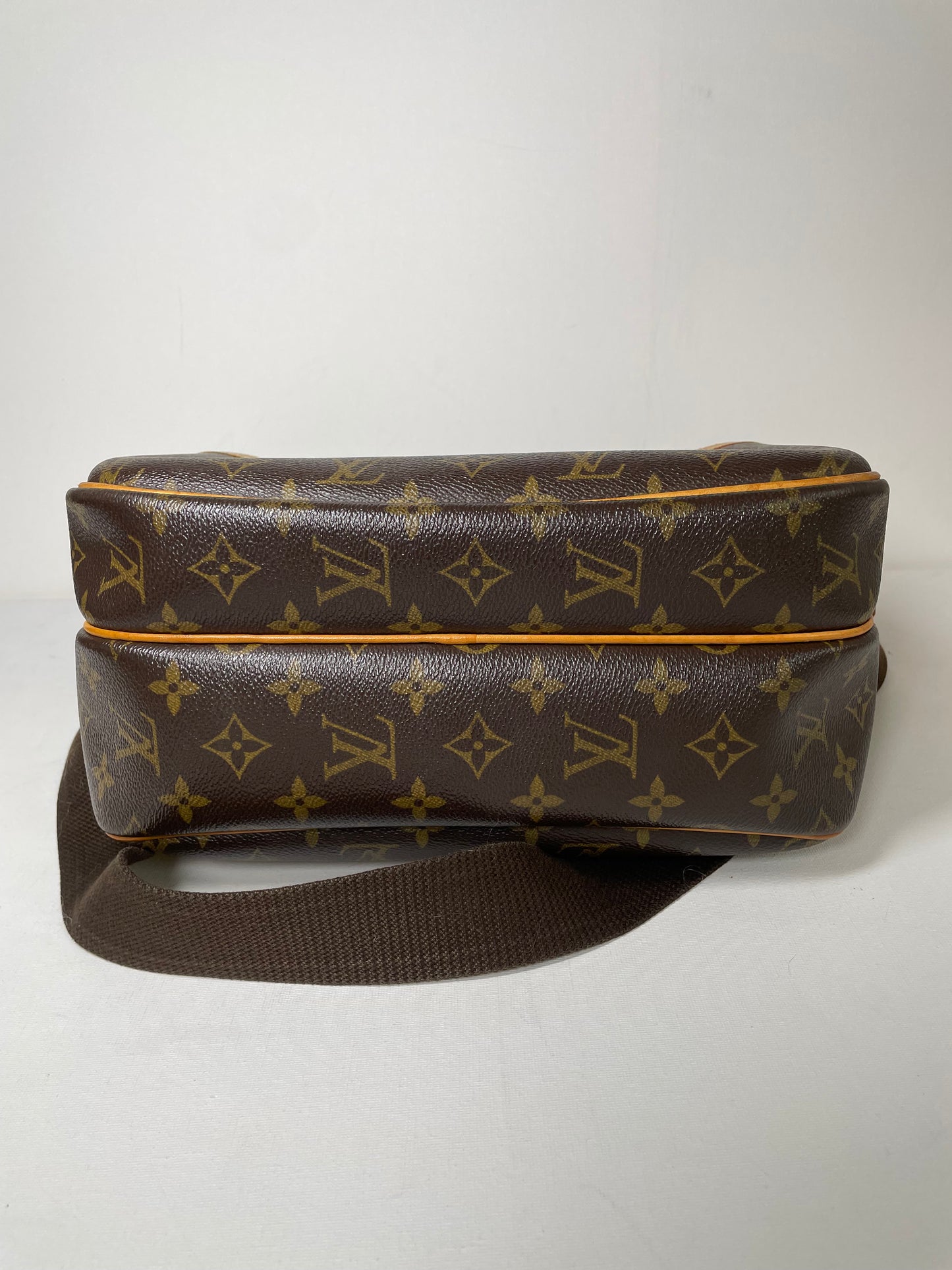 Preloved, Vintage Louis Vuitton Reporter Shoulder Bag, PM