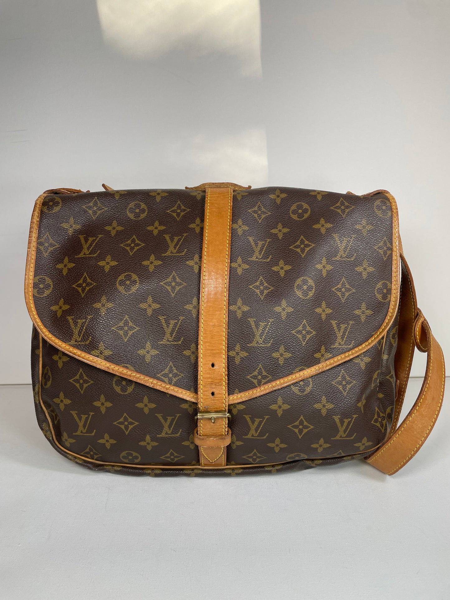 Preloved Vintage Louis Vuitton Saumur 35 Messenger Bag, large
