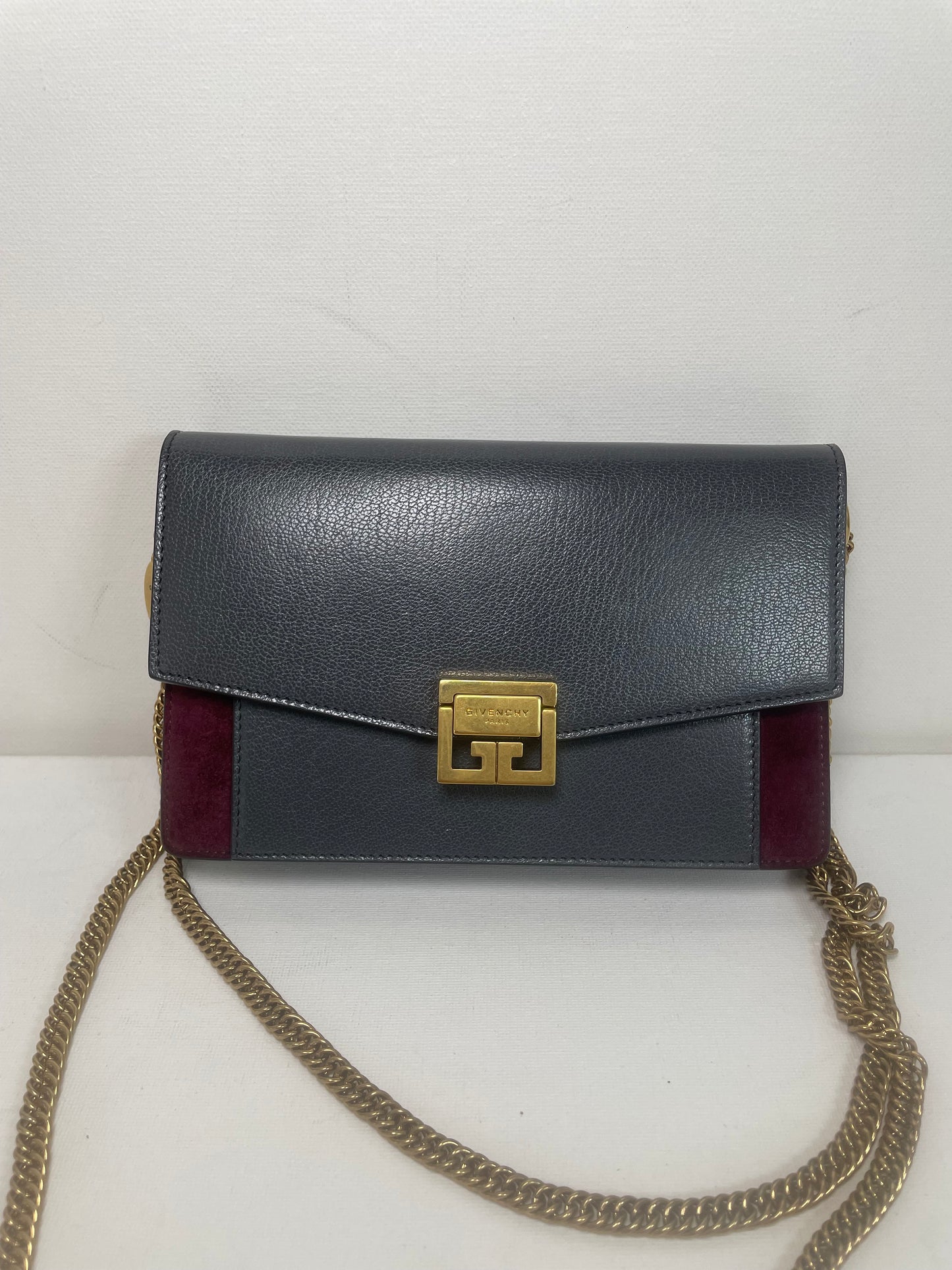 Preloved Givenchy GV3 Wallet on Chain
