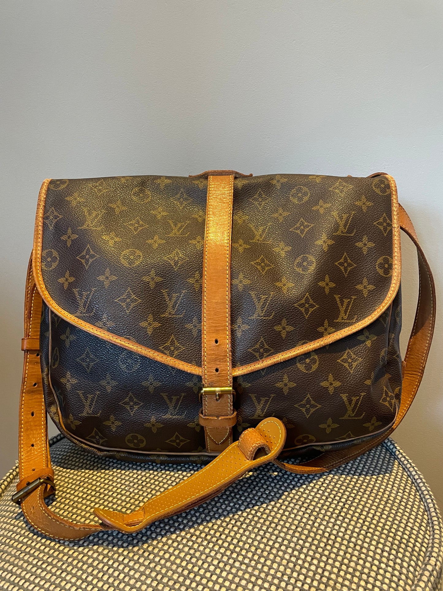 Preloved Vintage Louis Vuitton Saumur 35 Messenger Bag, large