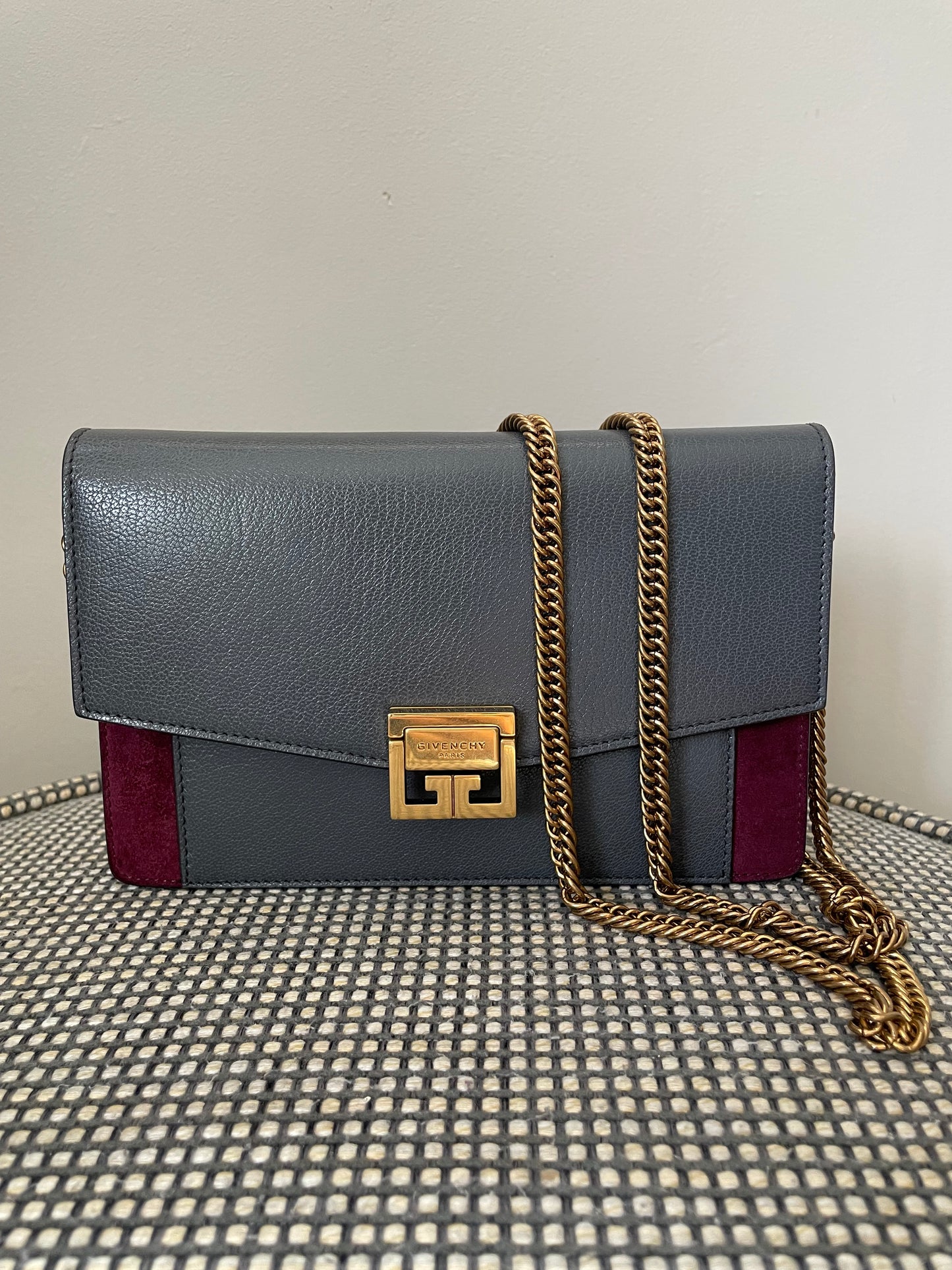Preloved Givenchy GV3 Wallet on Chain