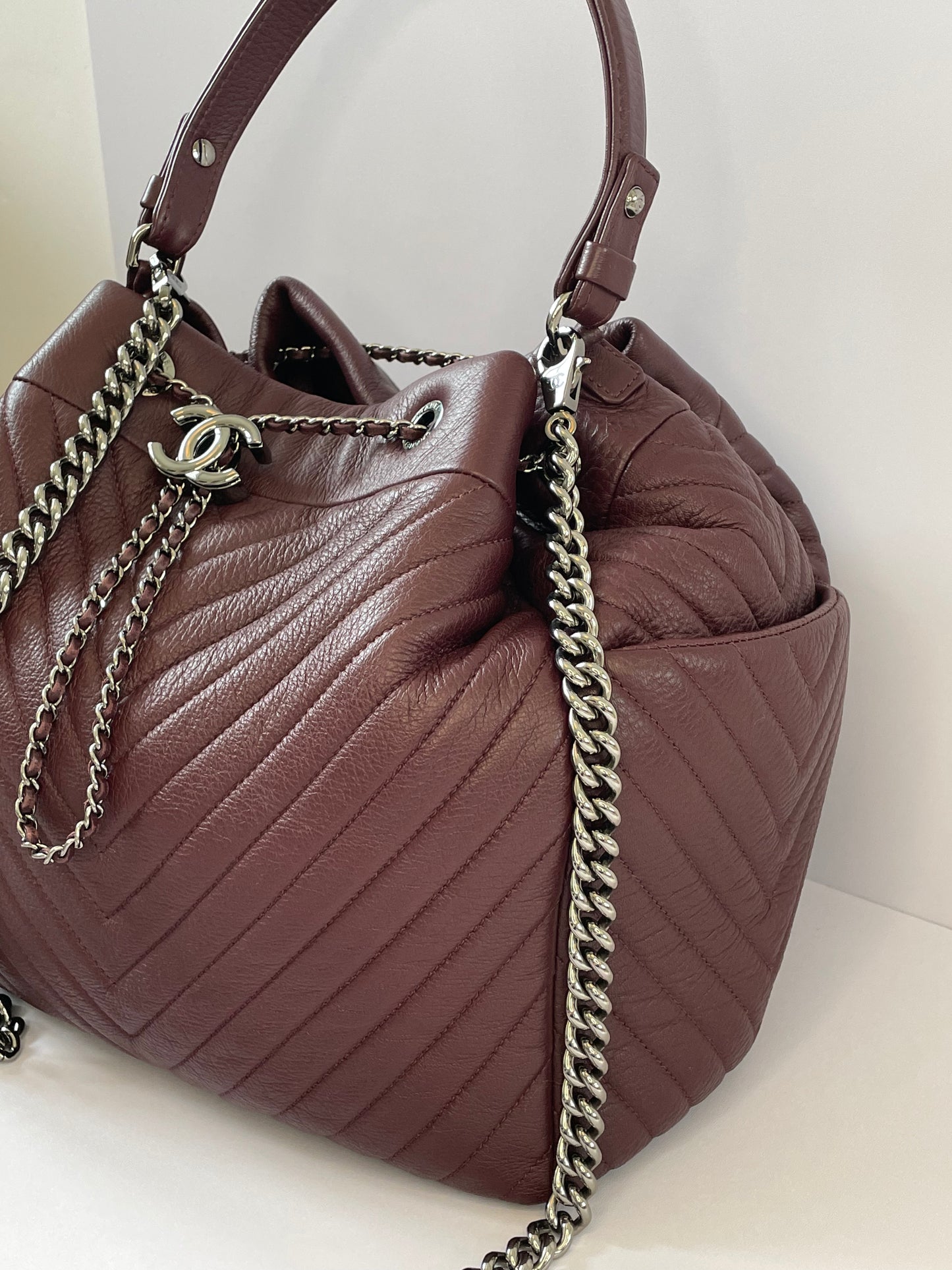 Preloved Chanel CC Gabriel Chevron Bucket Bag, Large