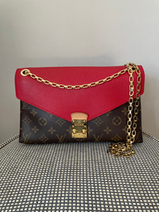 Preloved Louis Vuitton Pallas Chain shoulder bag