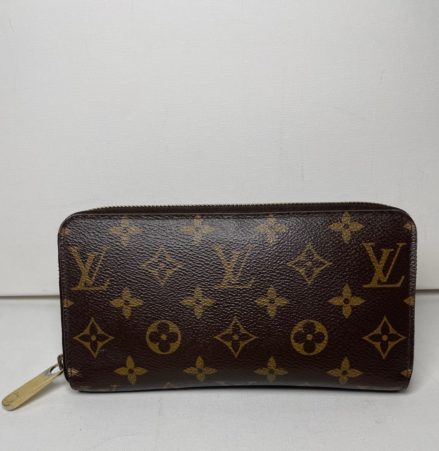 Preloved Louis Vuitton zippy Wallet
