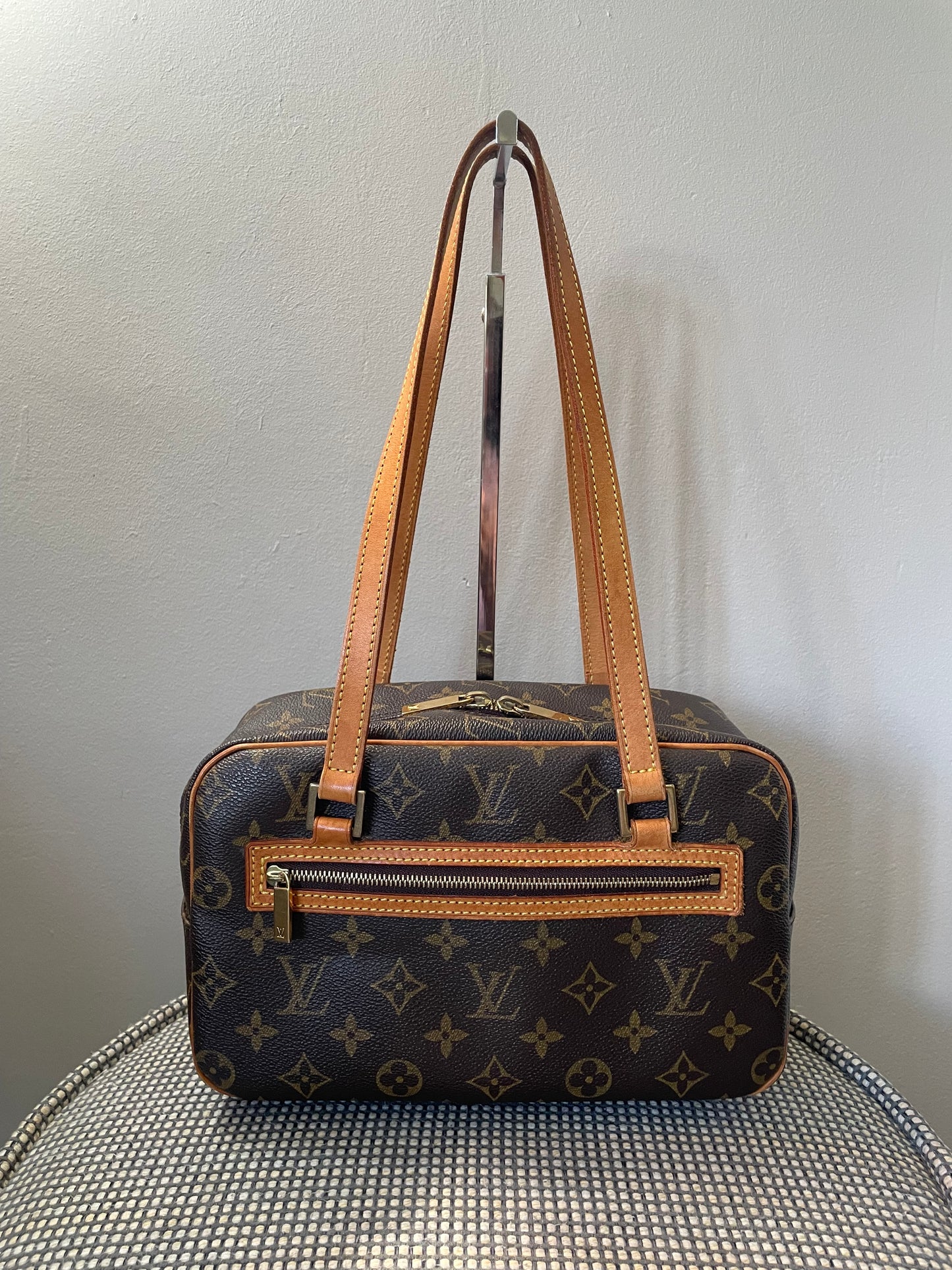 Preloved Louis Vuitton Cite Shoulder Bag, MM