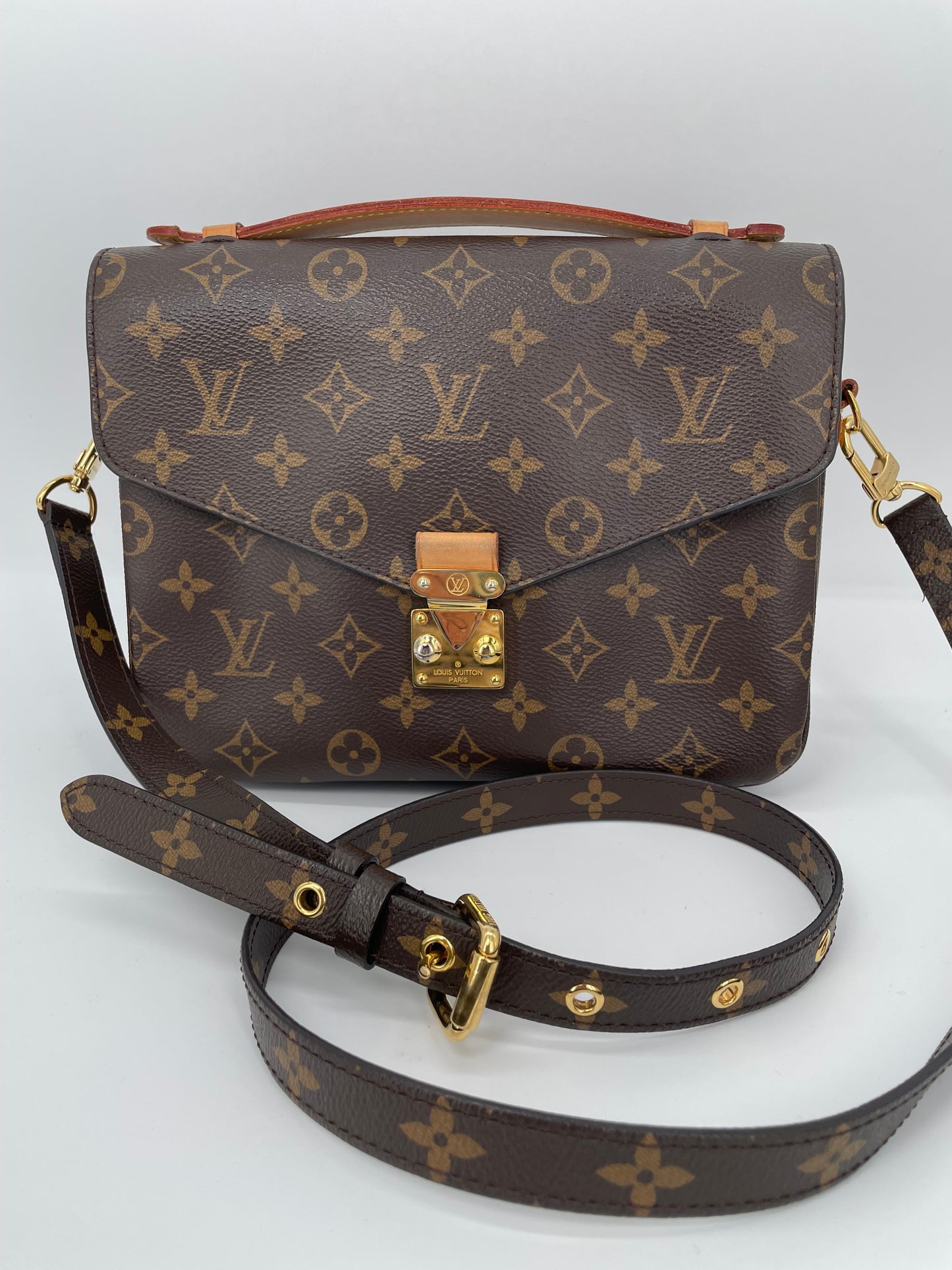 Preloved Louis Vuitton Pochette Metis Crossbody Bag