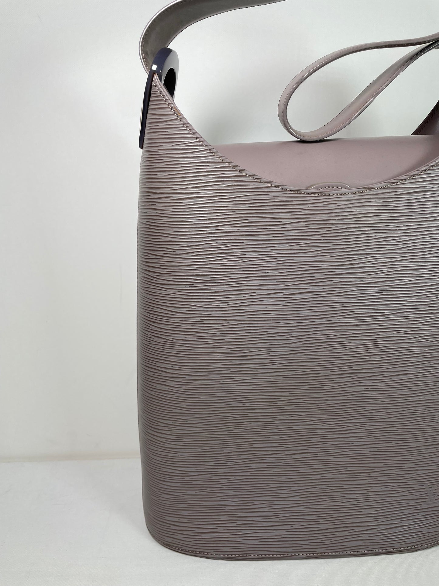 Preloved Vintage Louis Vuitton Epi Leather  Verseau Bucket Bag