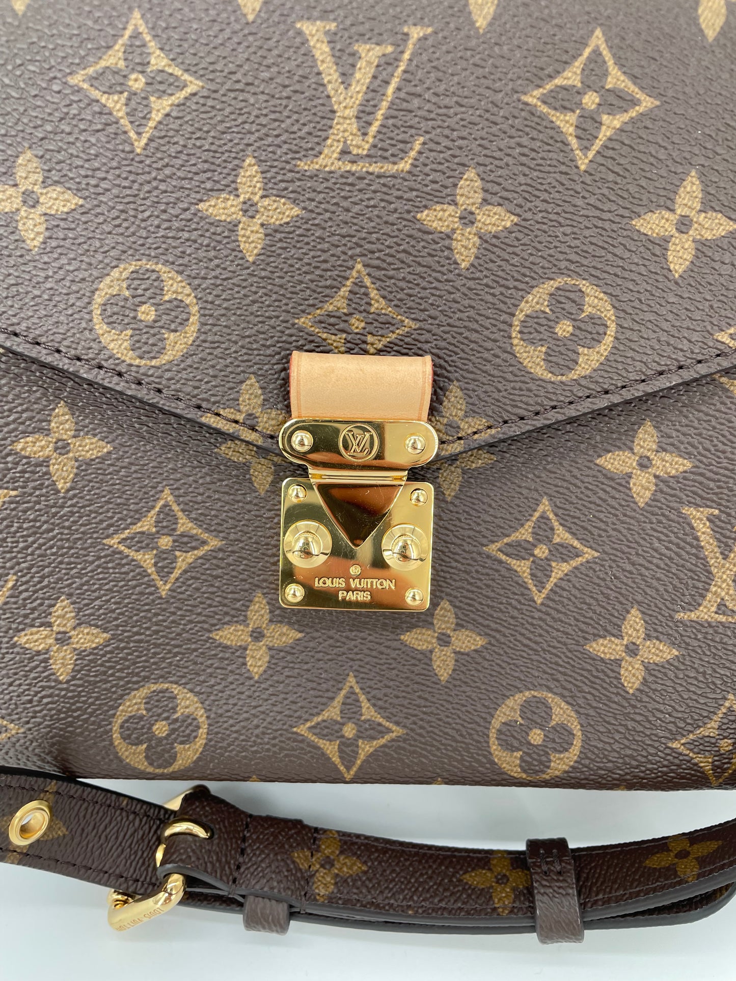 Preloved Louis Vuitton Pochette Metis Crossbody Bag