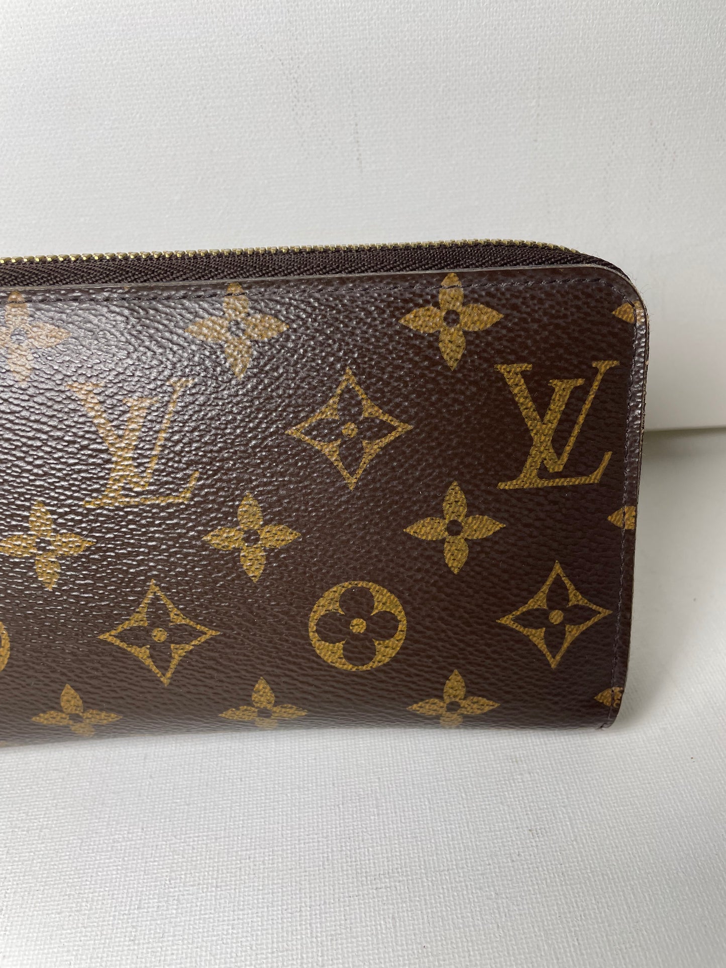 Preloved Louis Vuitton zippy Wallet
