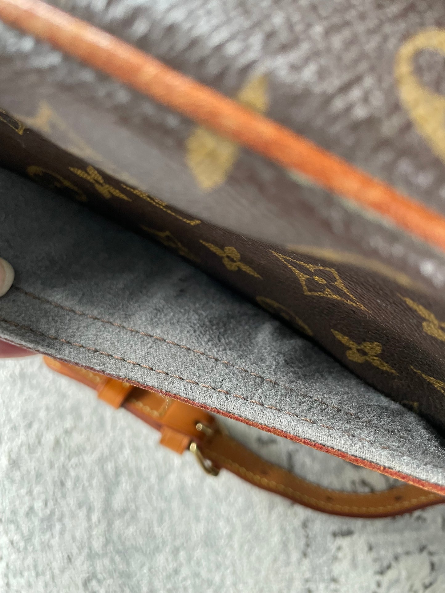 Preloved Louis Vuitton Blois Camera Bag