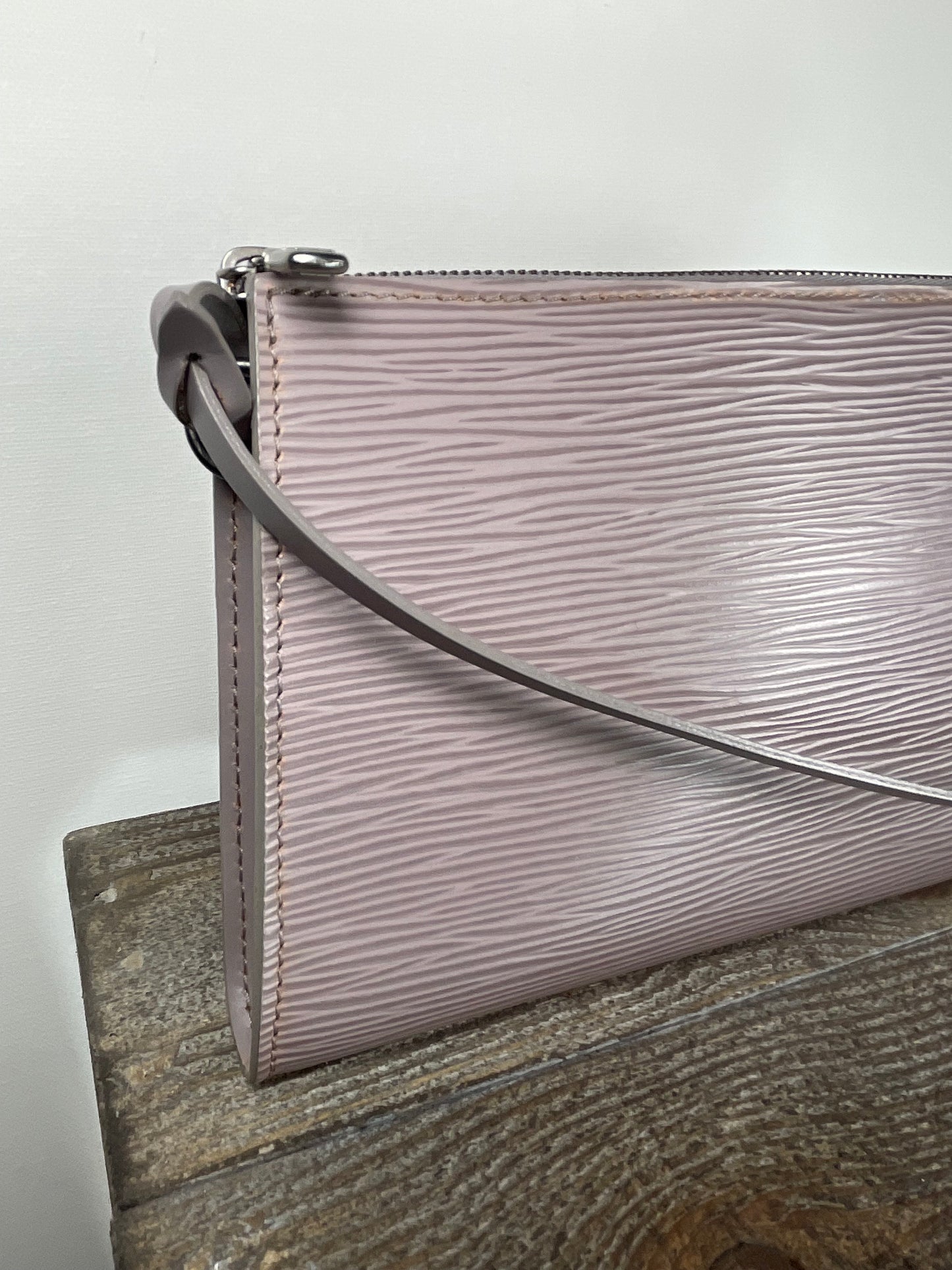 Preloved Louis Vuitton Epi Pochette Bag