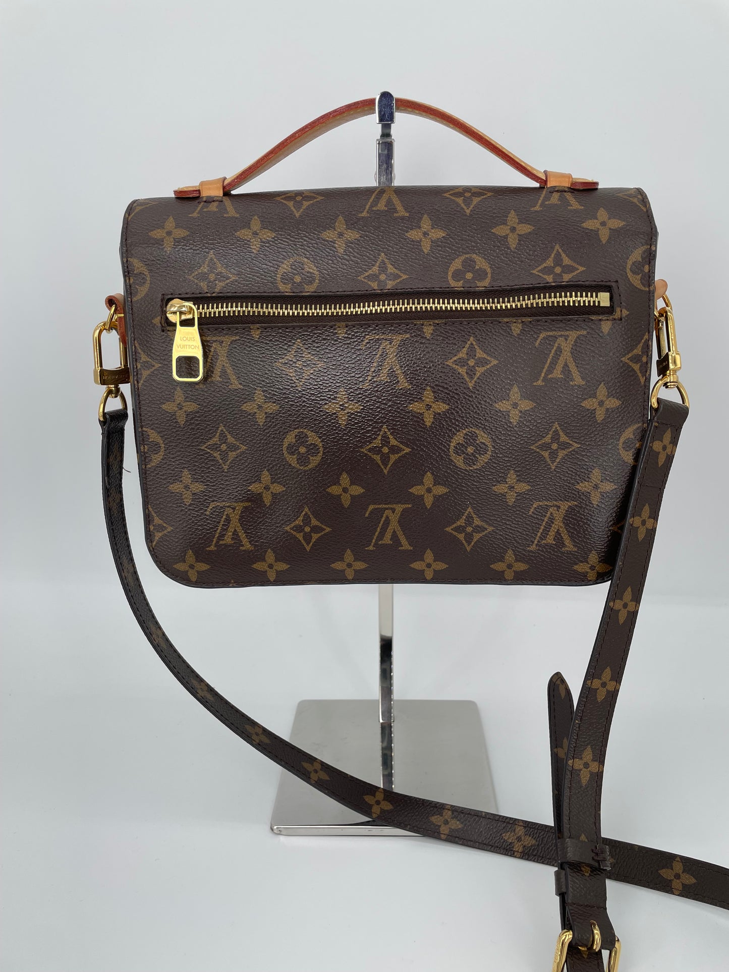 Preloved Louis Vuitton Pochette Metis Crossbody Bag