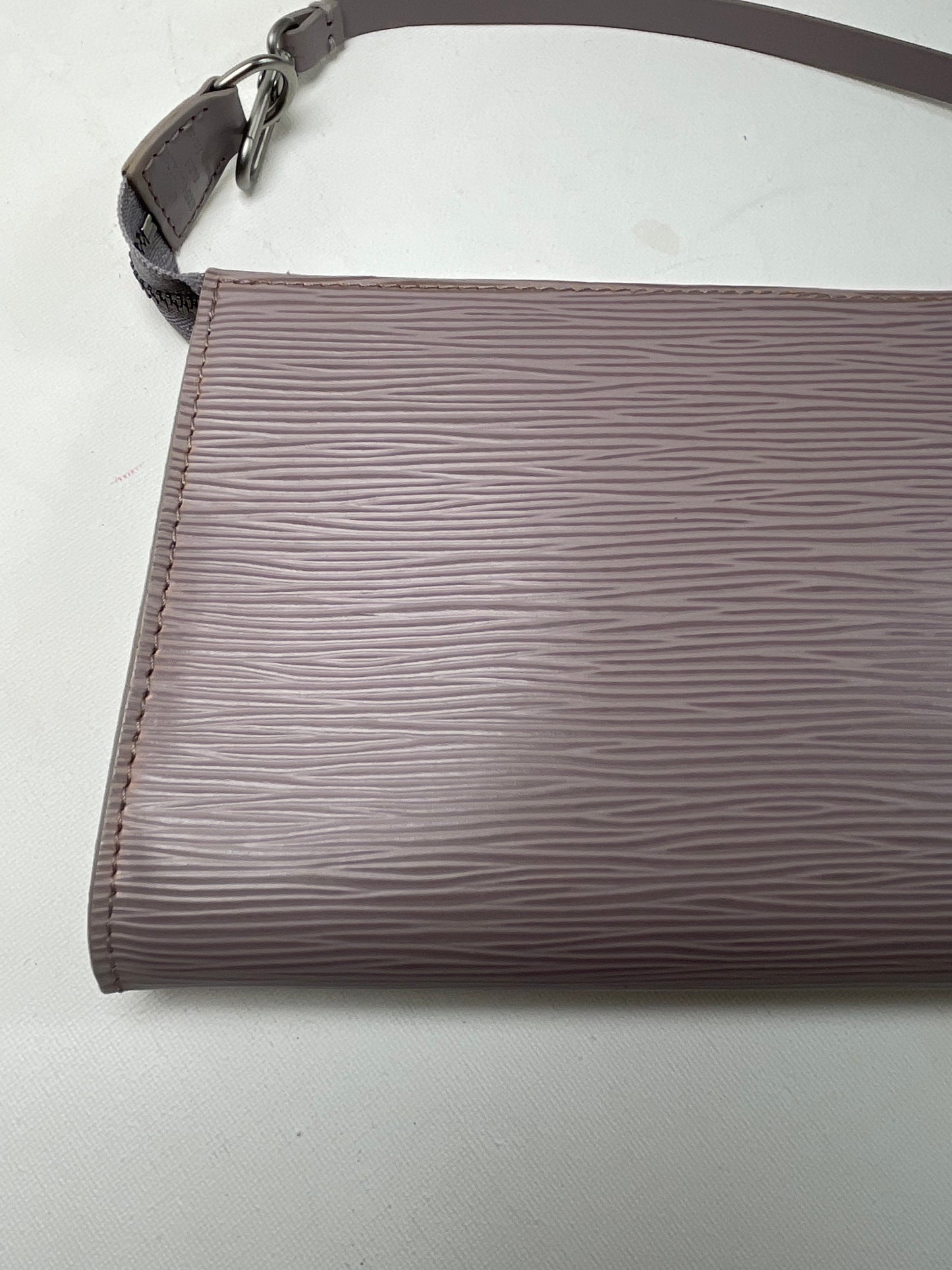 Preloved Louis Vuitton Epi Pochette Bag