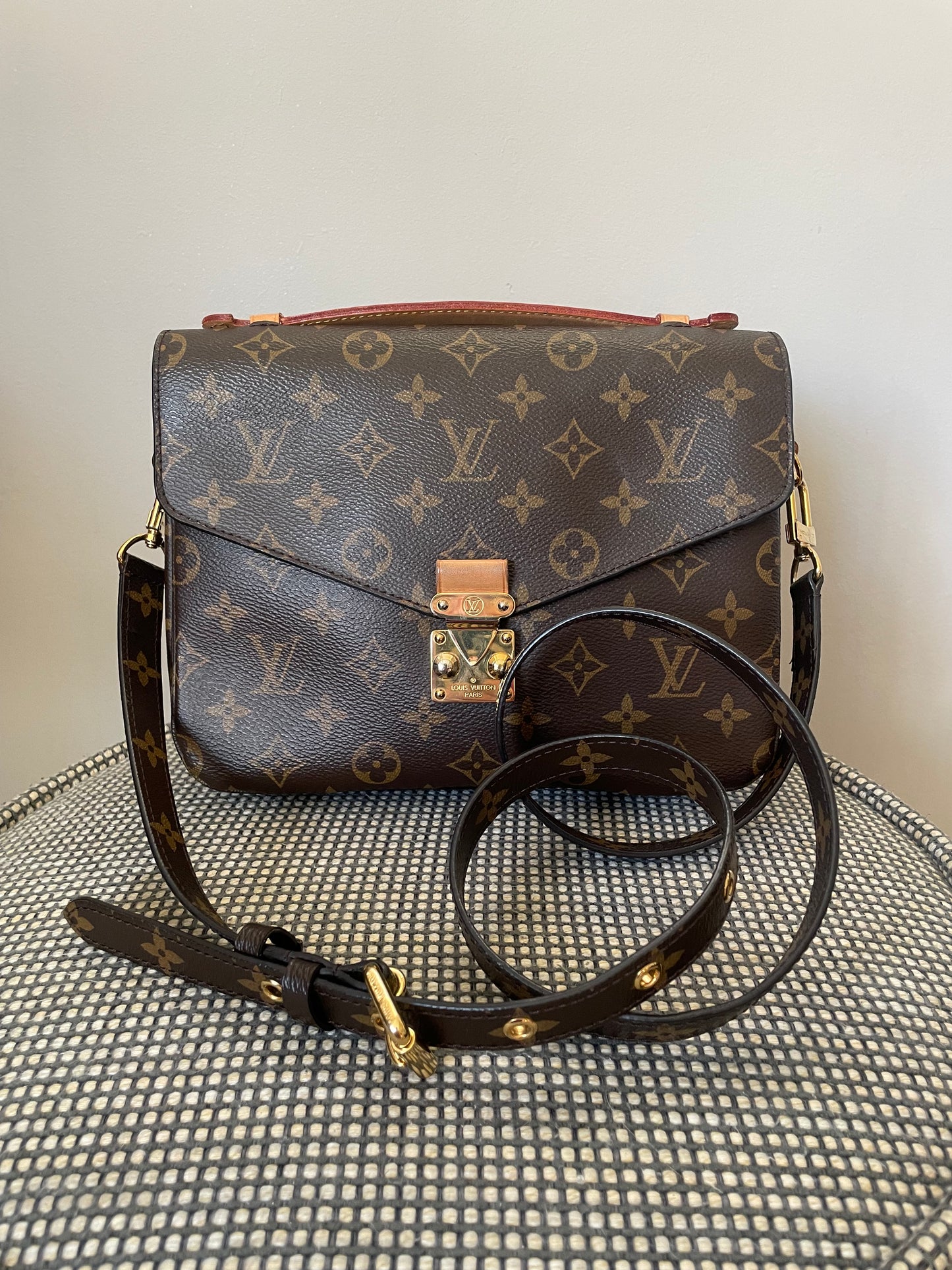 Preloved Louis Vuitton Pochette Metis Crossbody Bag