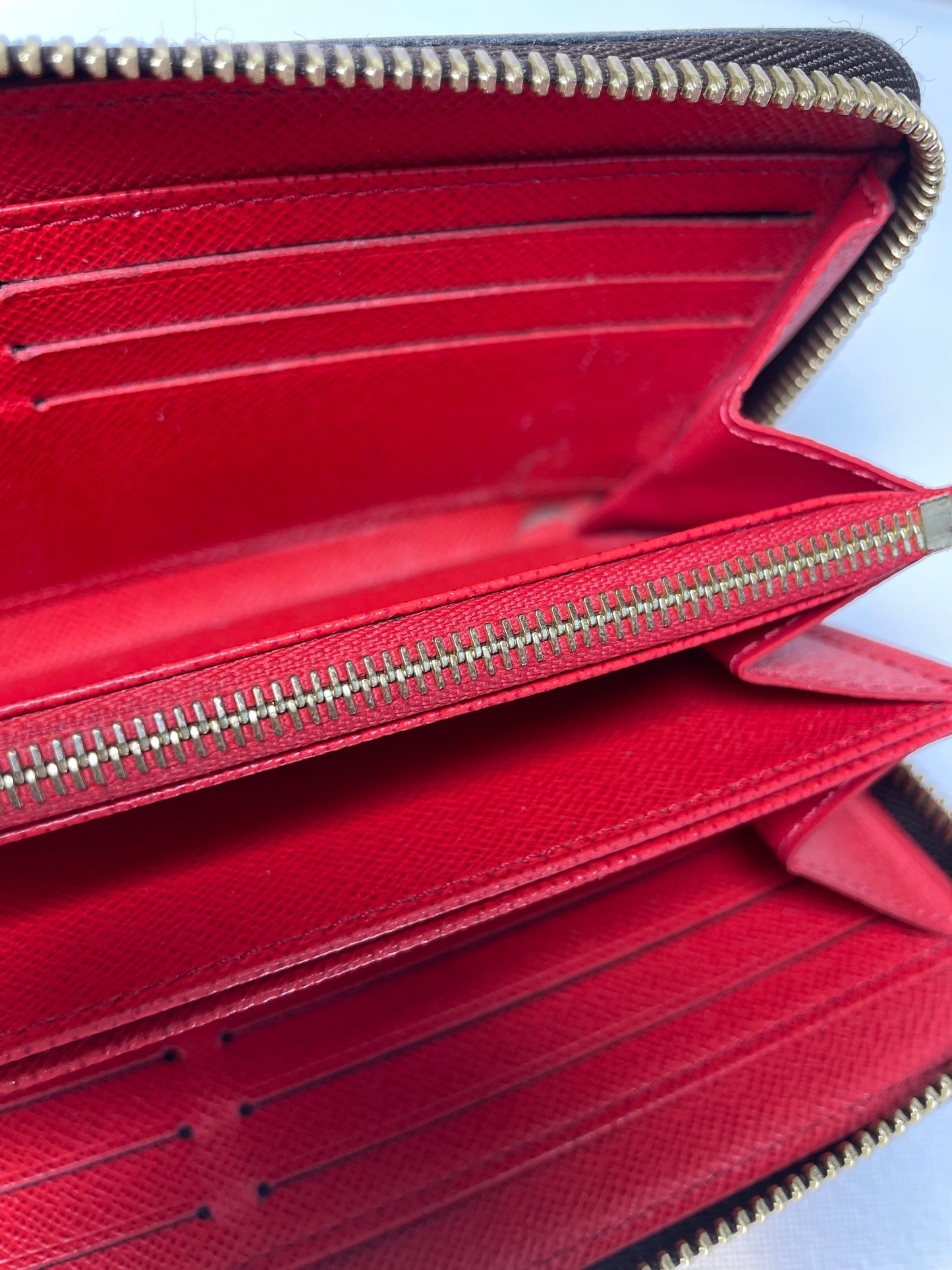 Preloved Louis Vuitton zippy Wallet