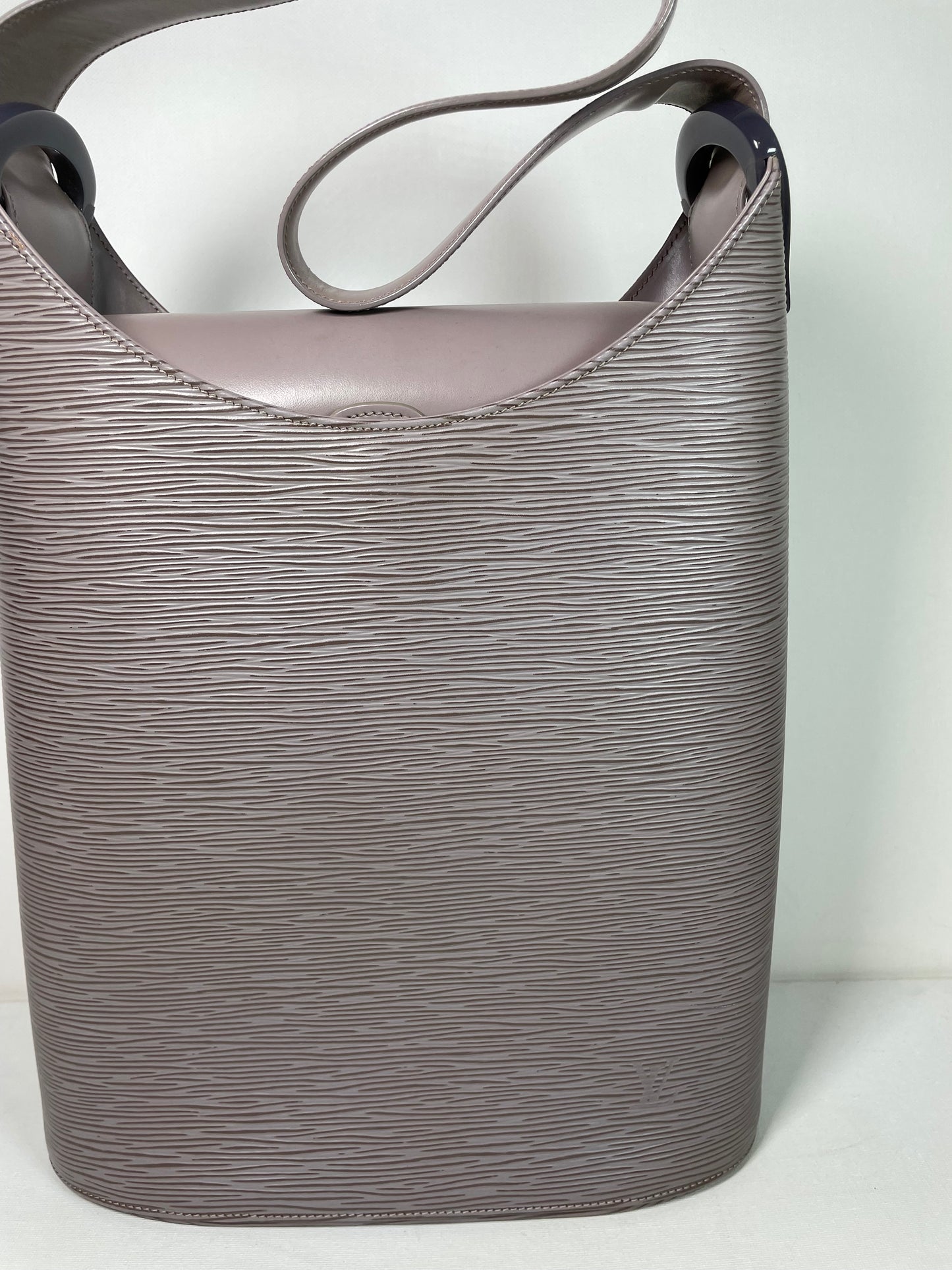 Preloved Vintage Louis Vuitton Epi Leather  Verseau Bucket Bag