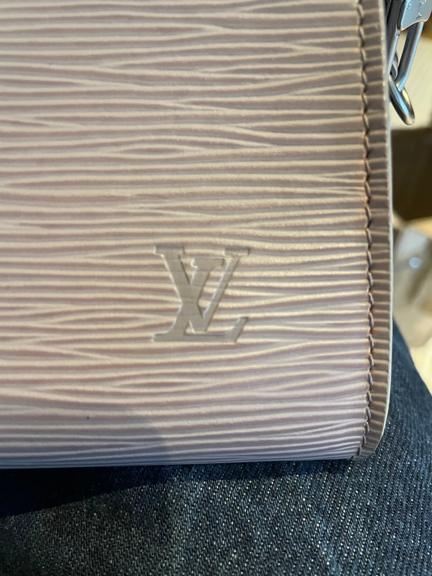 Preloved Louis Vuitton Epi Pochette Bag