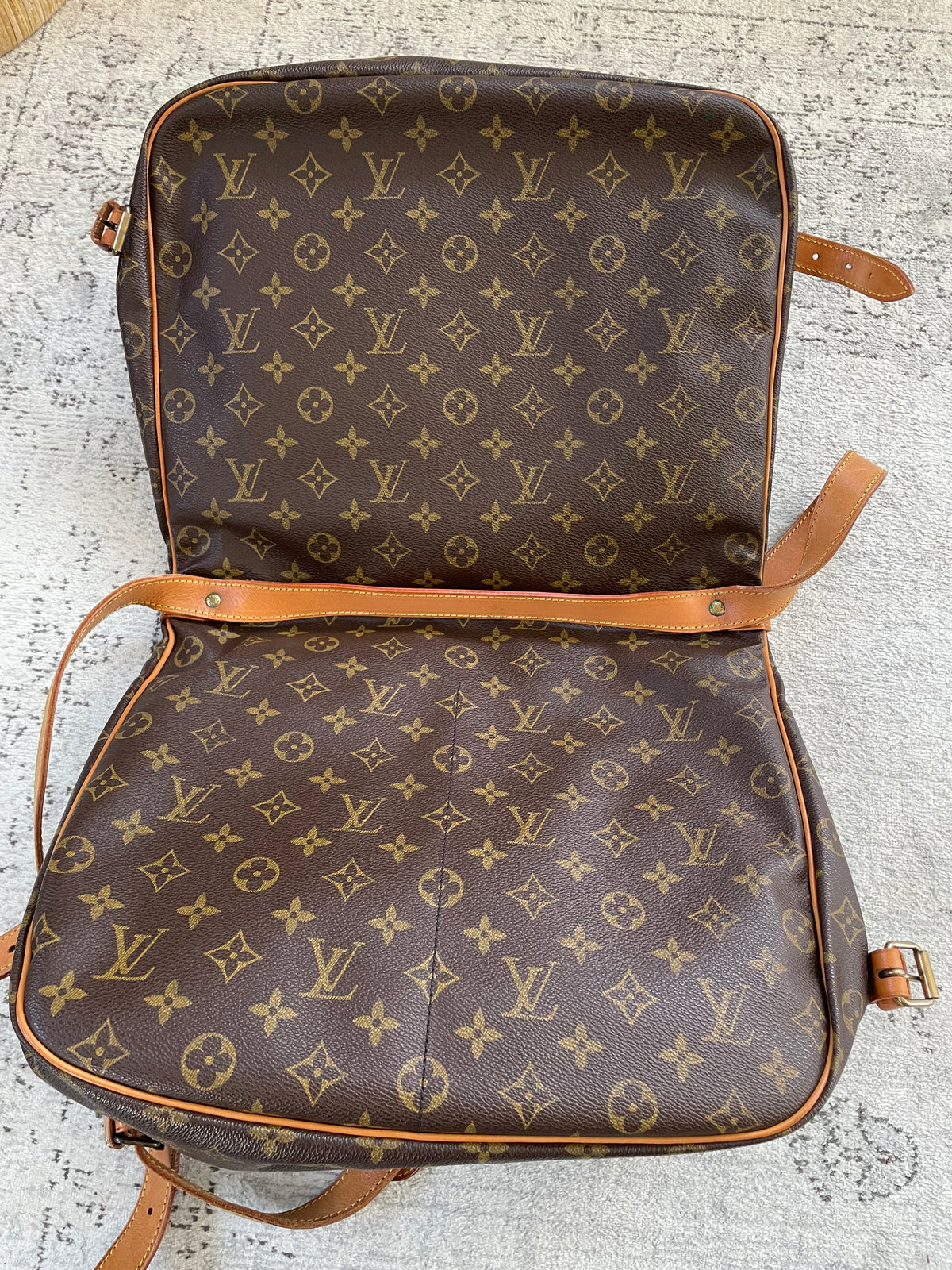 Preloved Vintage Louis Vuitton Saumur 35 Messenger Bag, large