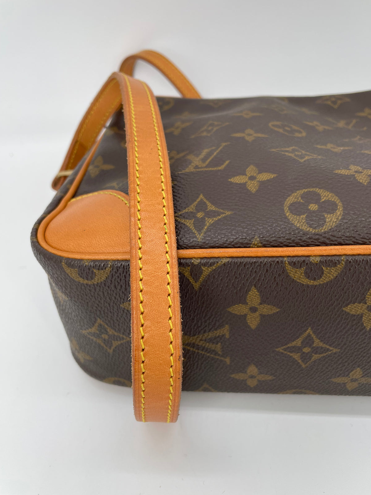 Preloved Vintage Louis Vuitton Canvas Trocadero 30 Bag