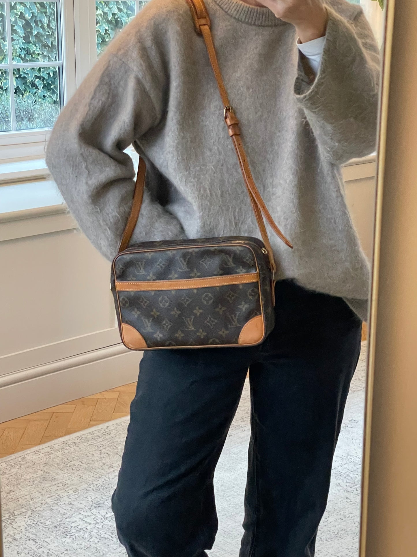 Preloved Vintage Louis Vuitton Canvas Trocadero Bag