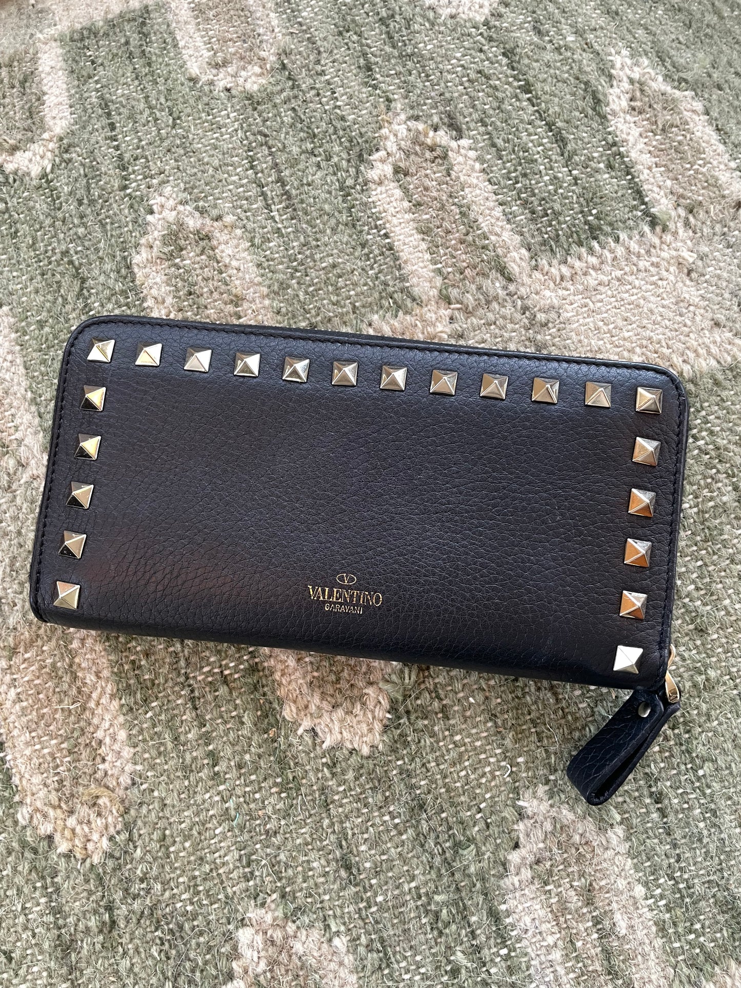 Preloved Valentino Garavani Rockstud Long Wallet