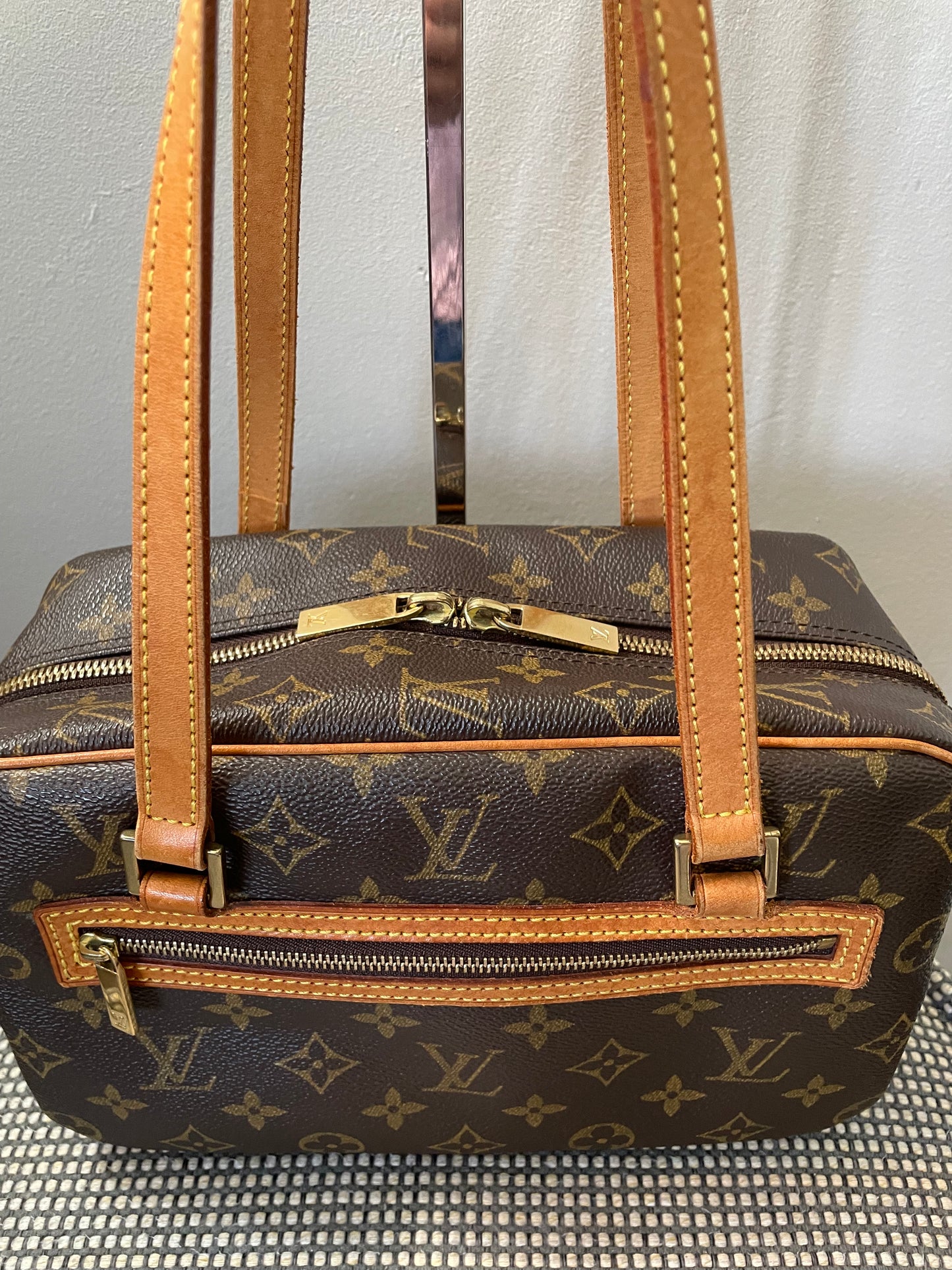 Preloved Louis Vuitton Cite Shoulder Bag, MM