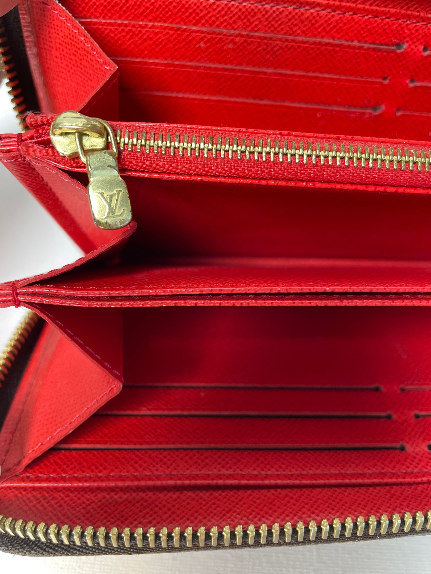 Preloved Louis Vuitton zippy Wallet