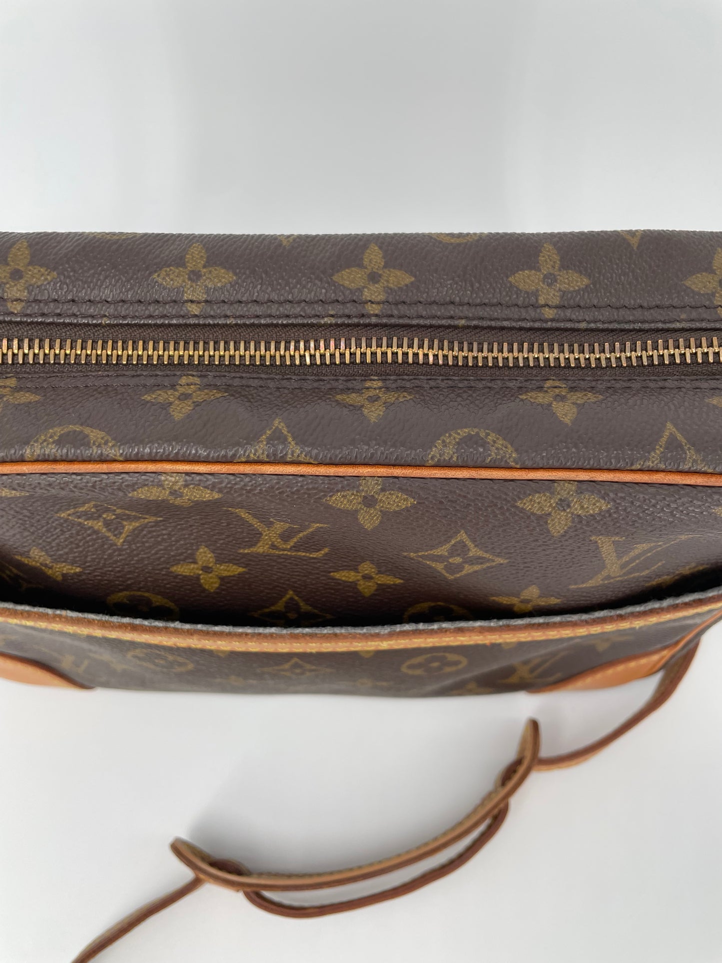 Preloved Vintage Louis Vuitton Canvas Trocadero Bag