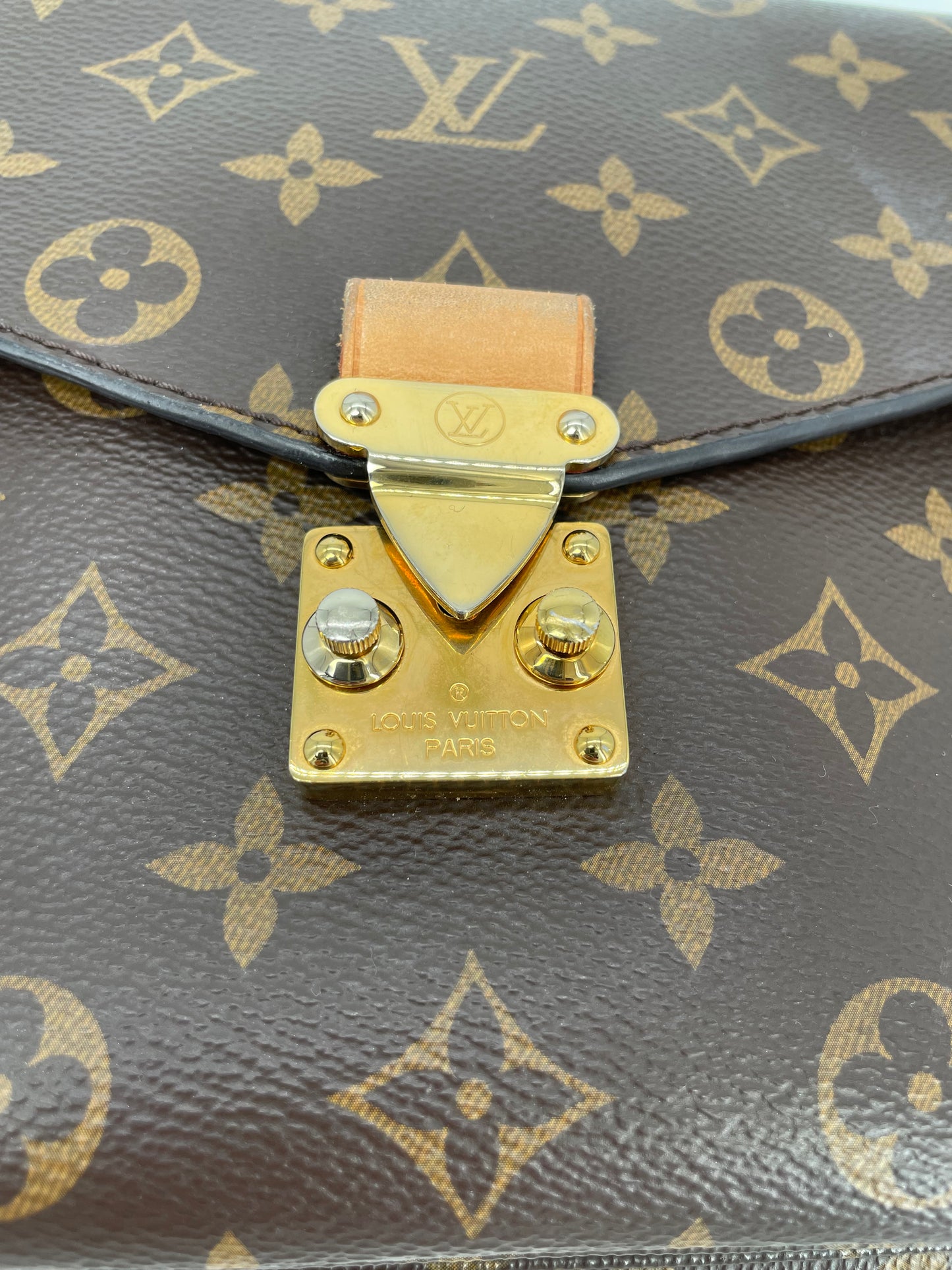 Preloved Louis Vuitton Pochette Metis Crossbody Bag