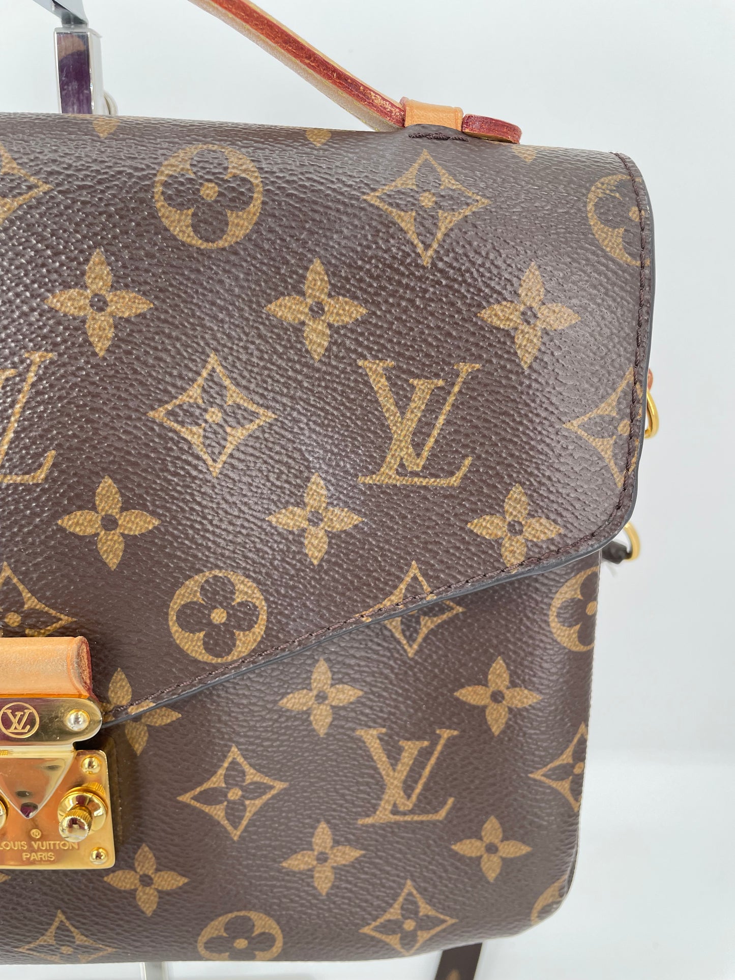 Preloved Louis Vuitton Pochette Metis Crossbody Bag