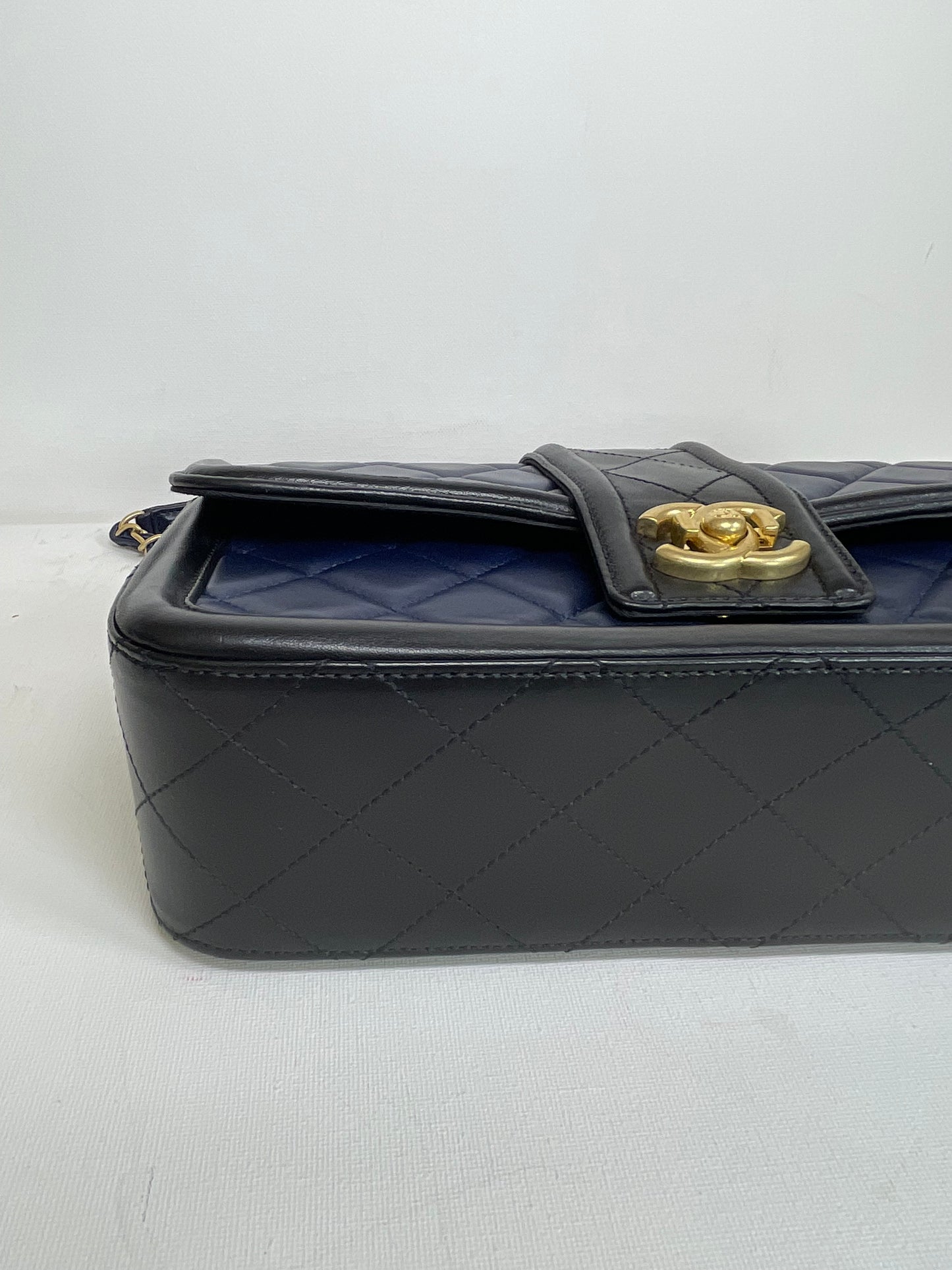 Preloved Chanel Lambskin Quilted Elegant CC Flap, Medium