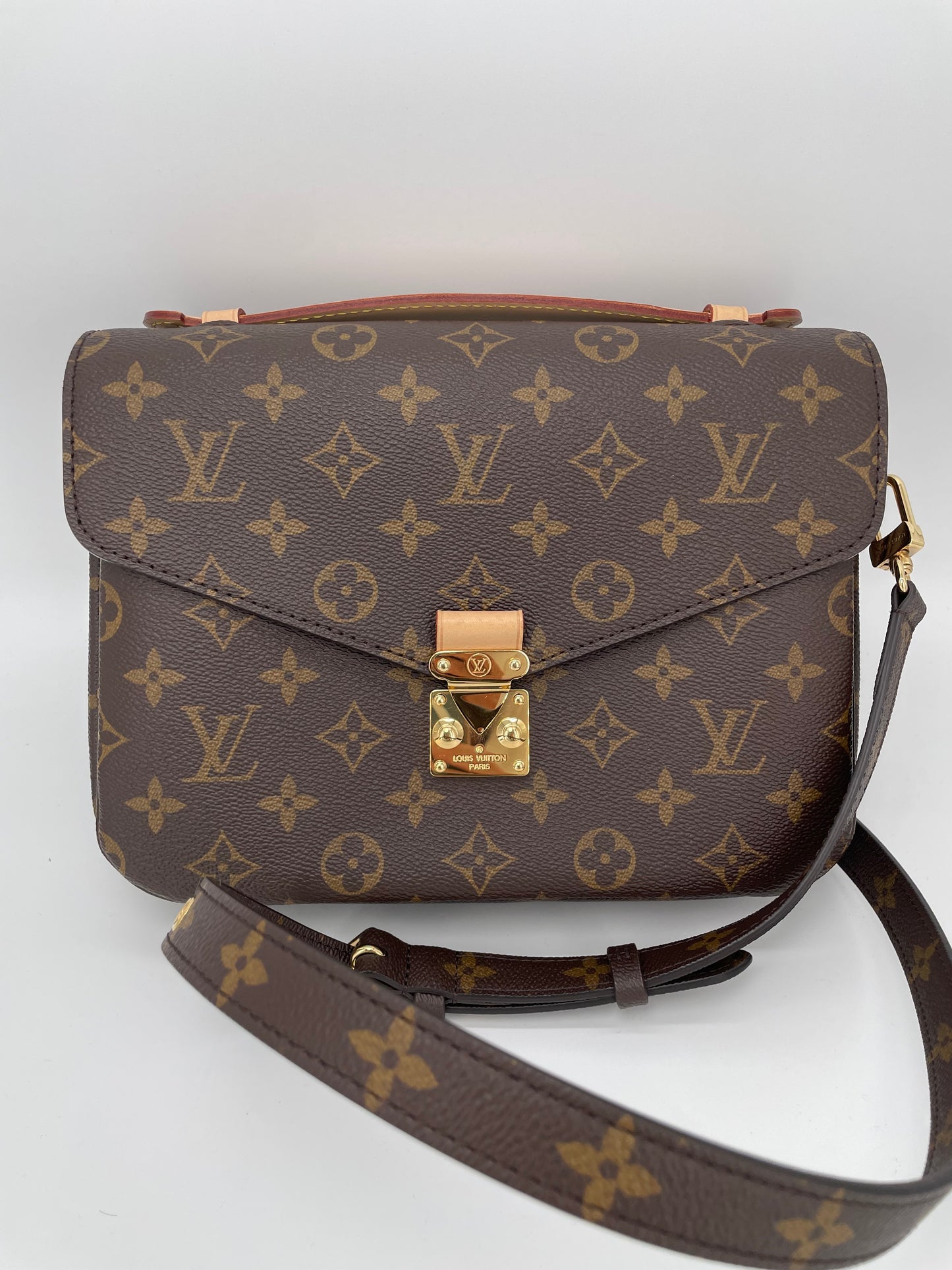 Preloved Louis Vuitton Pochette Metis Crossbody Bag
