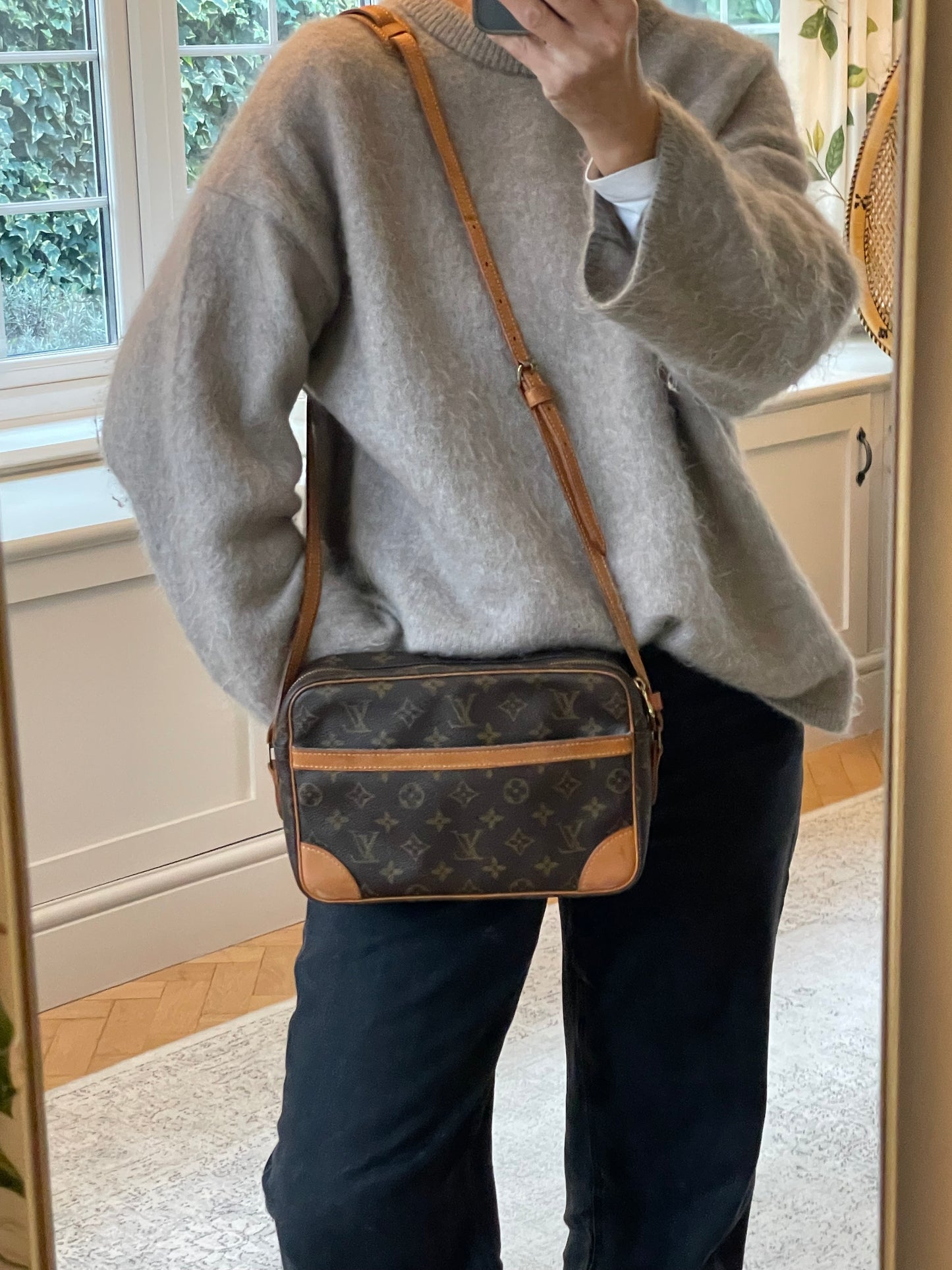 Preloved Vintage Louis Vuitton Canvas Trocadero Bag