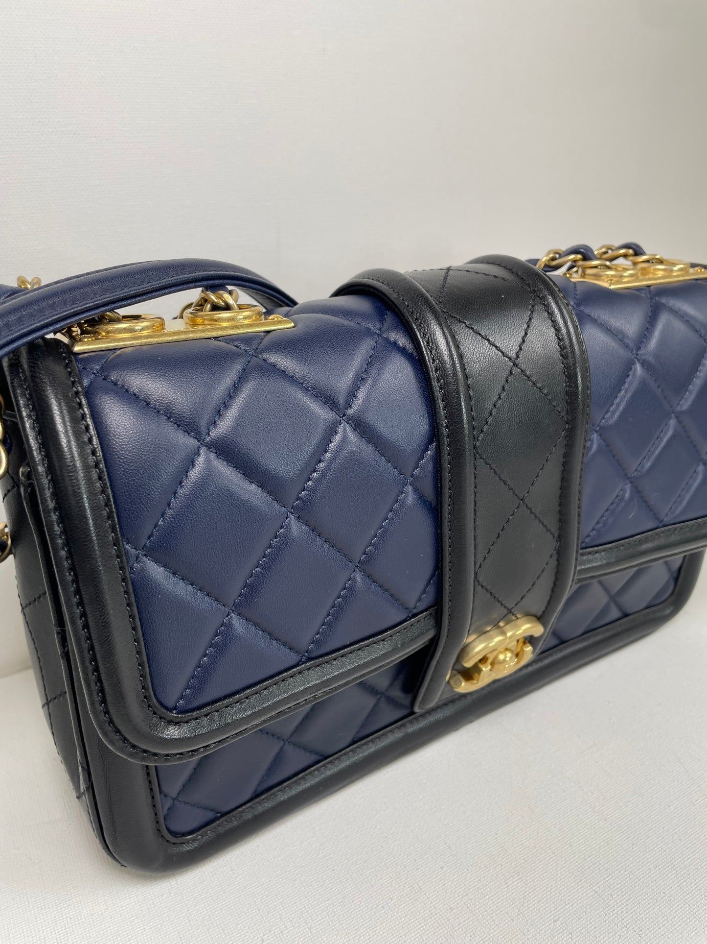 Preloved Chanel Lambskin Quilted Elegant CC Flap, Medium