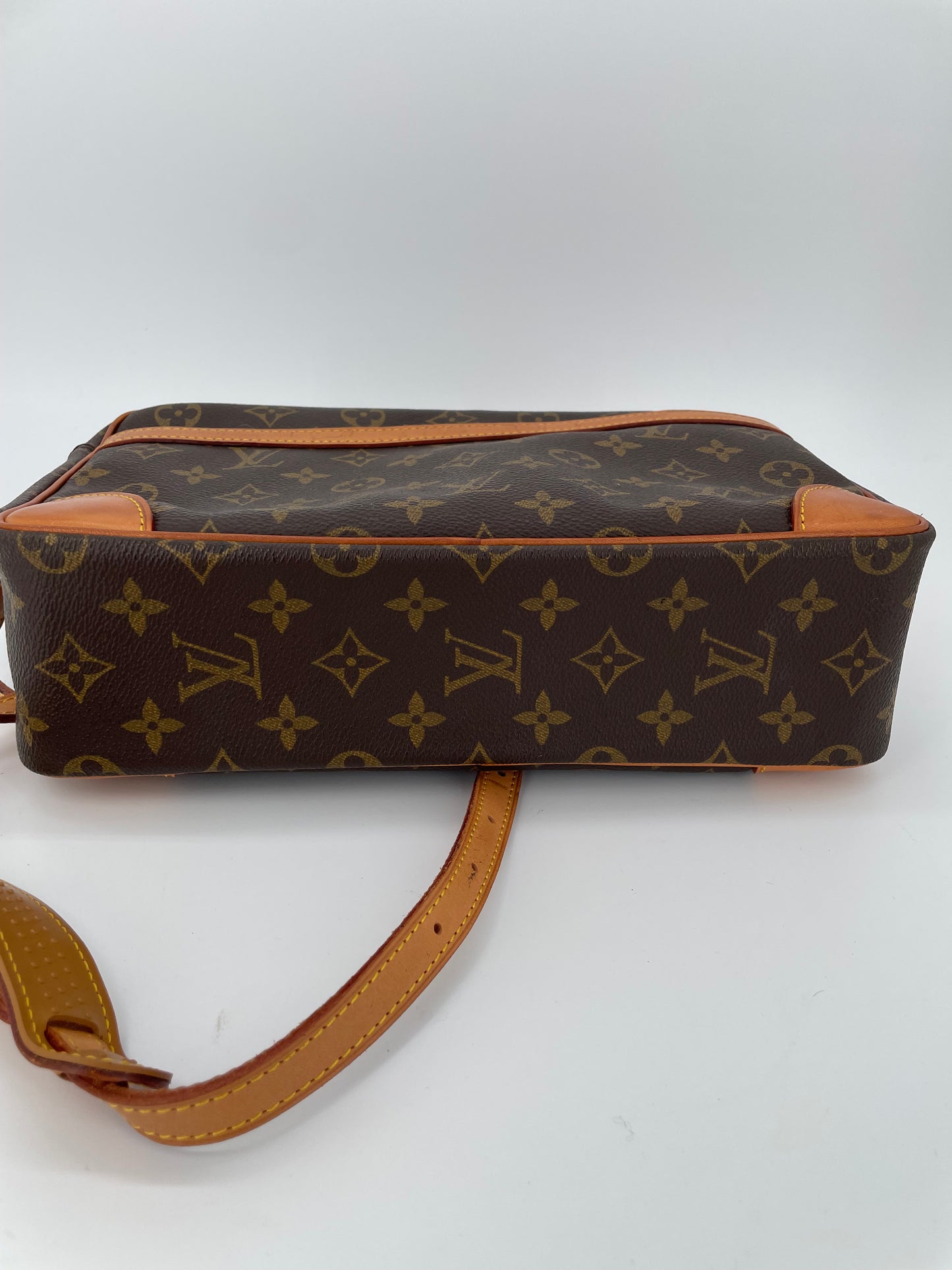 Preloved Vintage Louis Vuitton Canvas Trocadero Bag