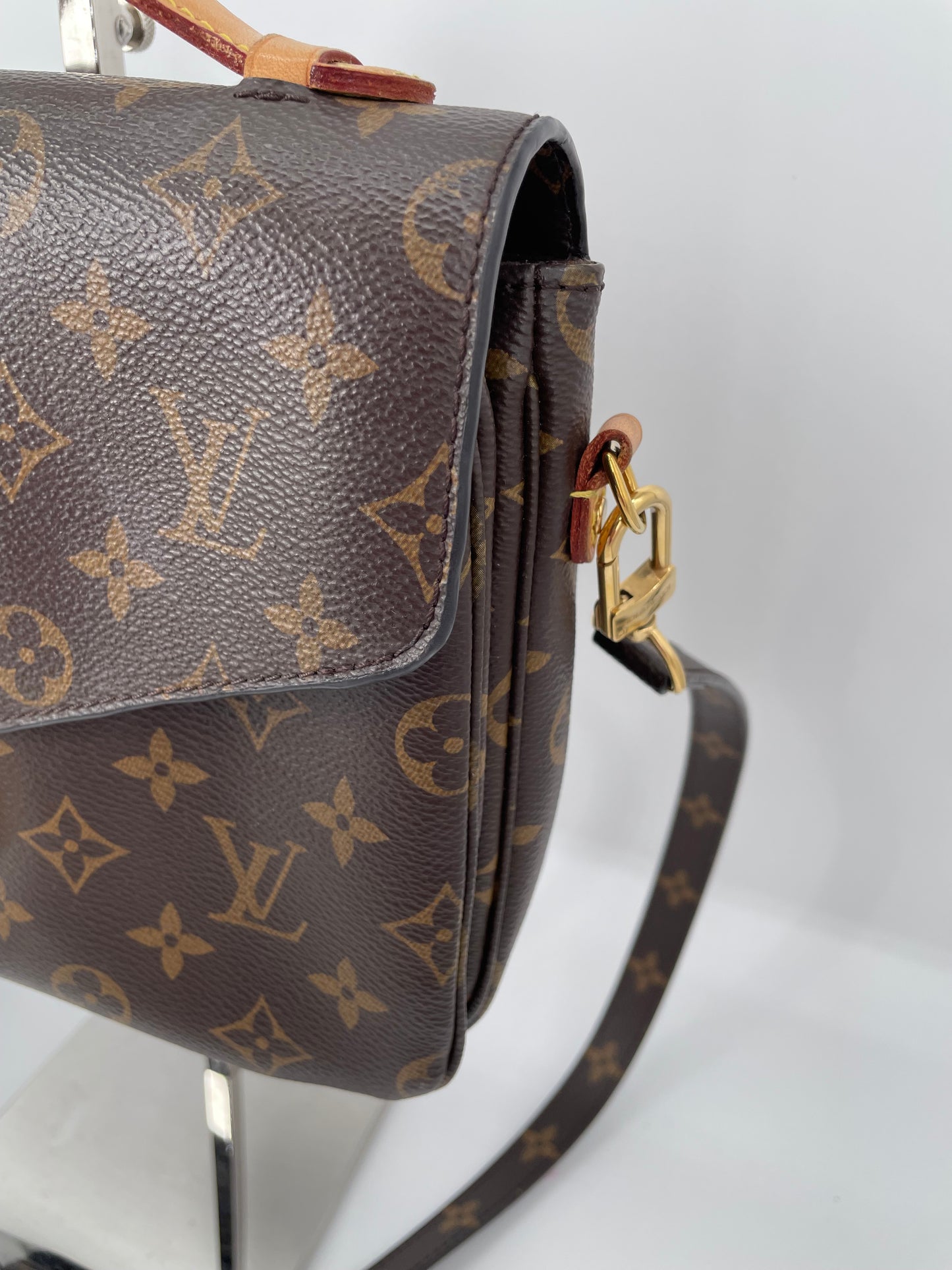 Preloved Louis Vuitton Pochette Metis Crossbody Bag