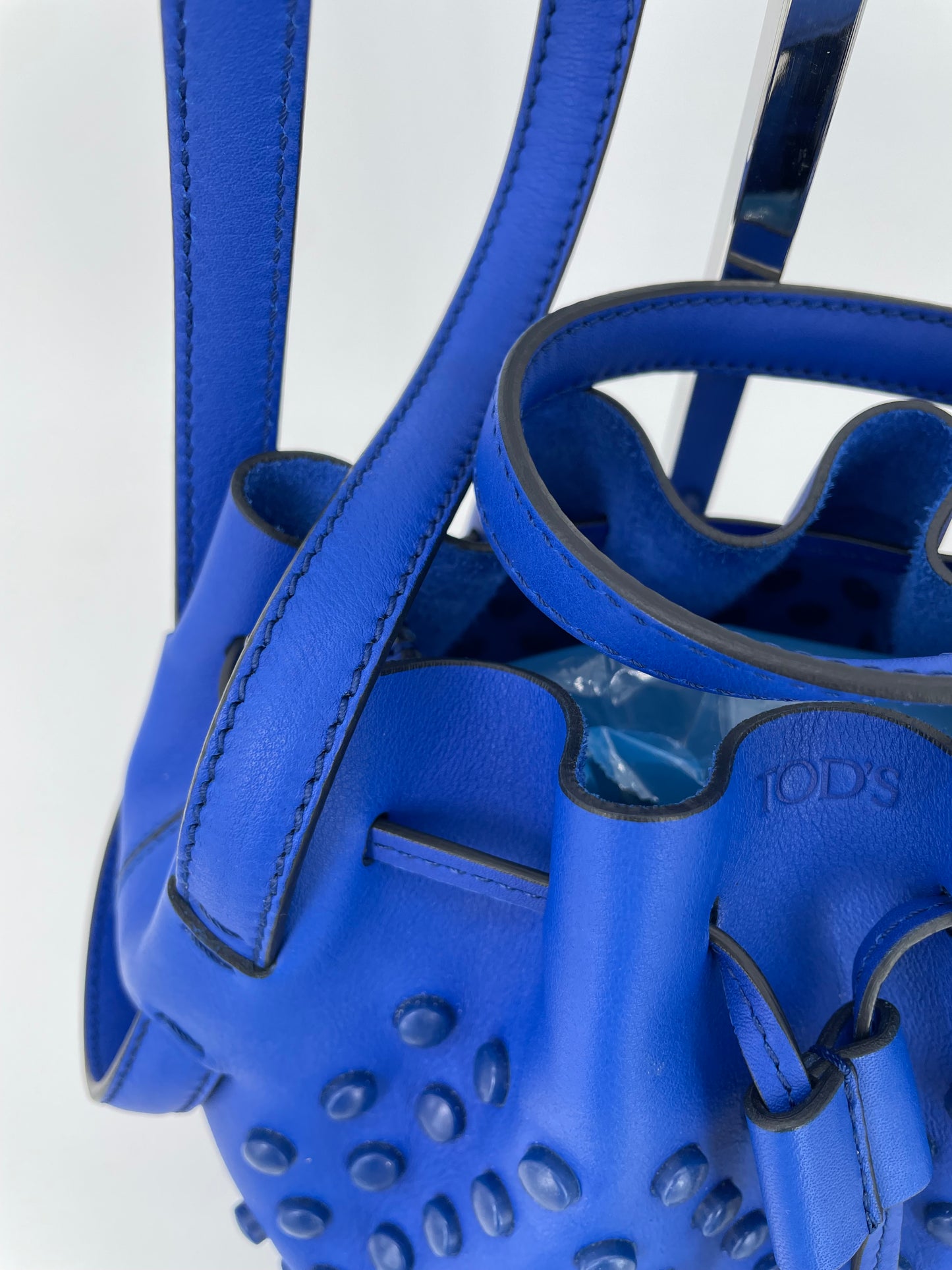 Preloved Tod’s Gommino Bucket Bag