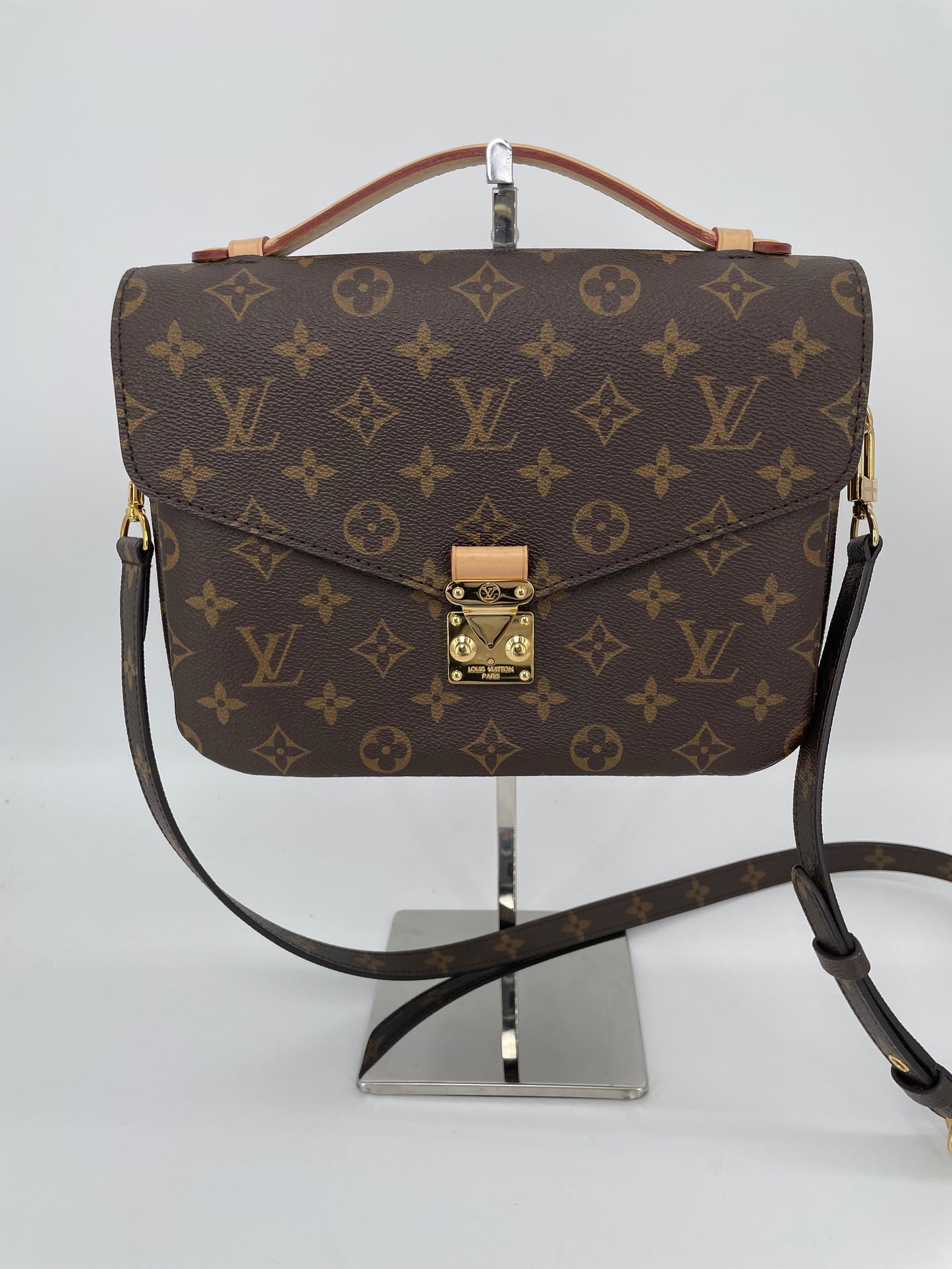 Preloved Louis Vuitton Pochette Metis Crossbody Bag