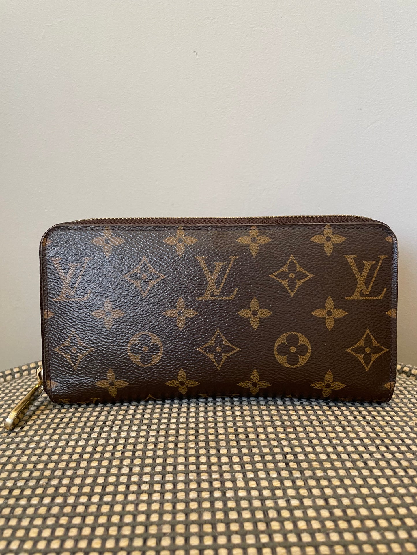 Preloved Louis Vuitton zippy Wallet