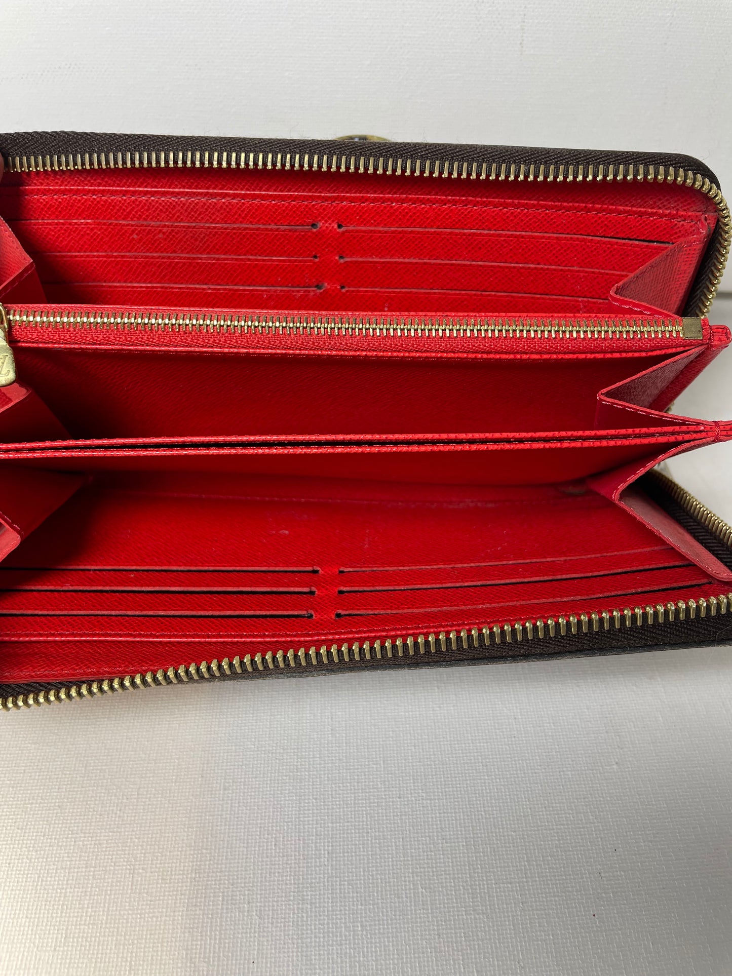 Preloved Louis Vuitton zippy Wallet