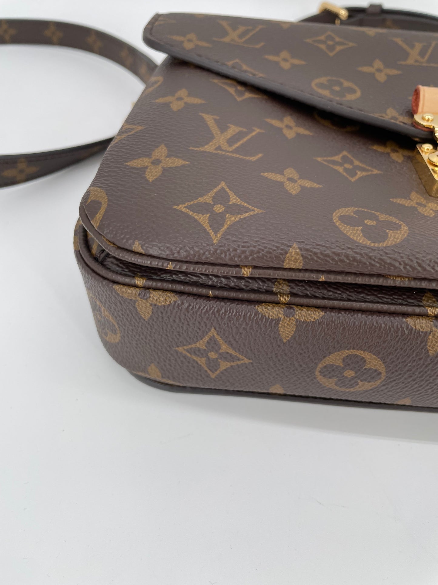 Preloved Louis Vuitton Pochette Metis Crossbody Bag